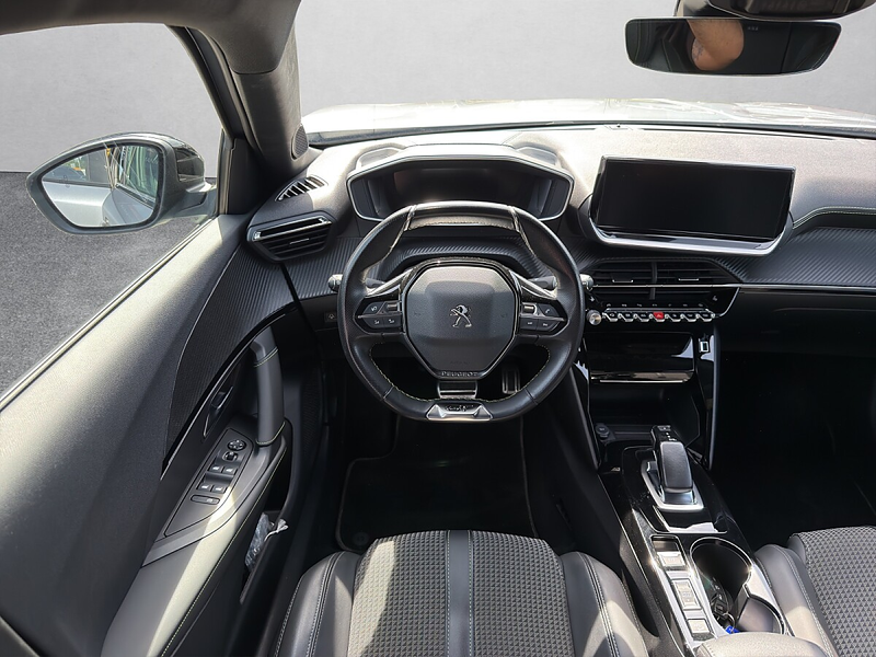 Peugeot e-2008 50kWh GT — photo 11