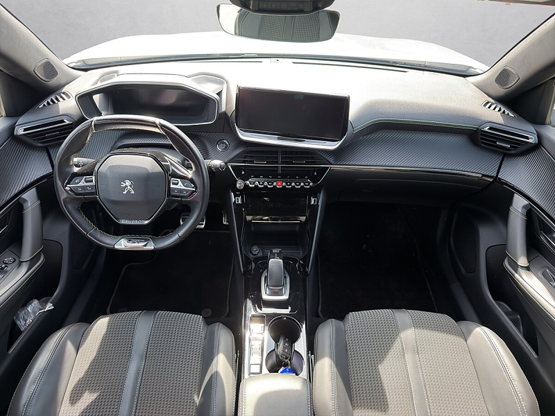Peugeot e-2008 50kWh GT — photo 10
