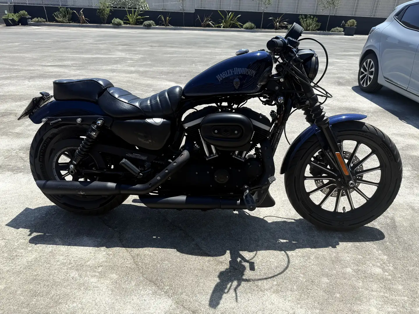 Harley-Davidson Sportster 883 Iron - 1