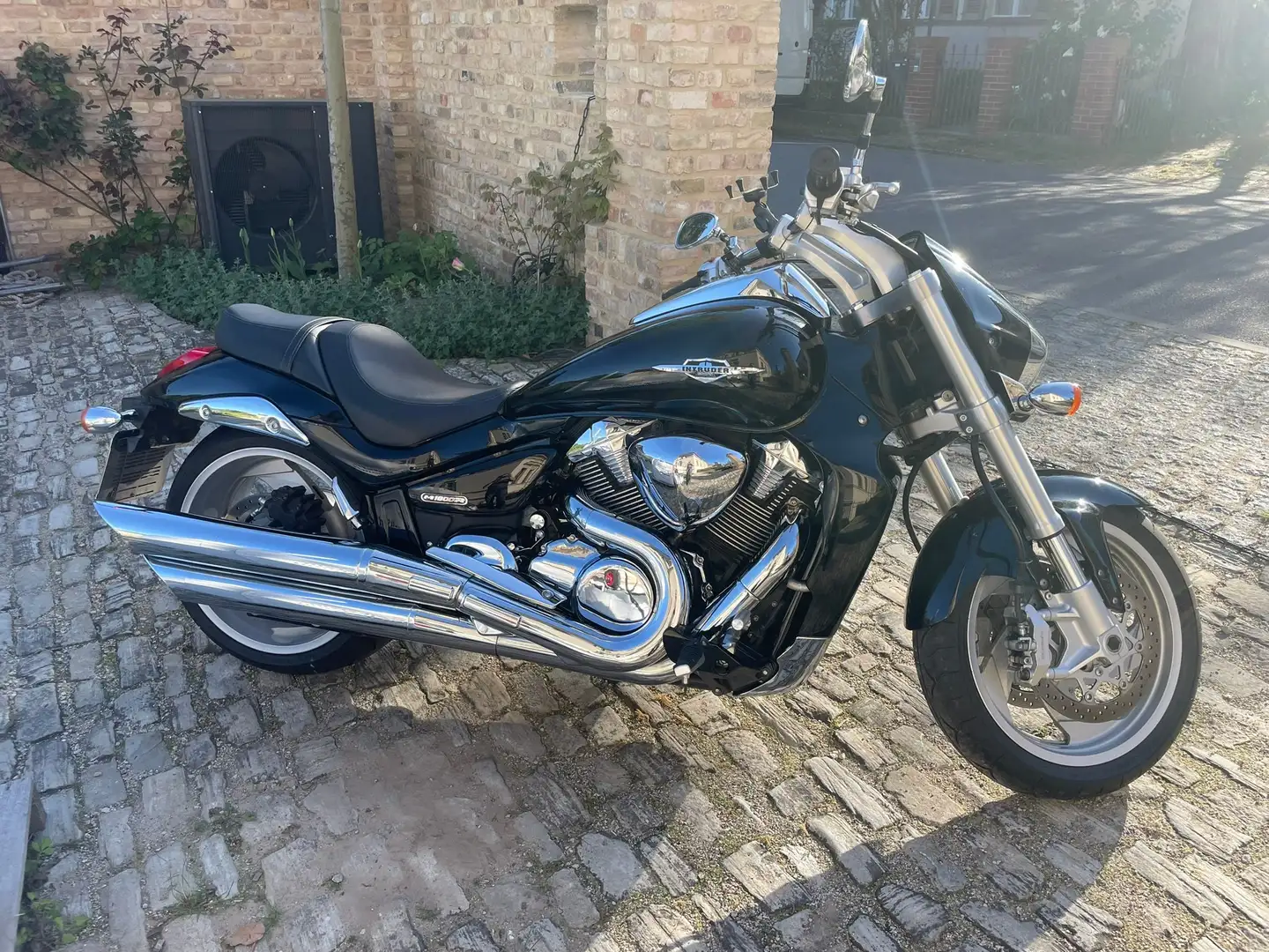 Suzuki VZR 1800 Suzuki VZR1800 92 KW mit nur 5500 KM Noir - 1