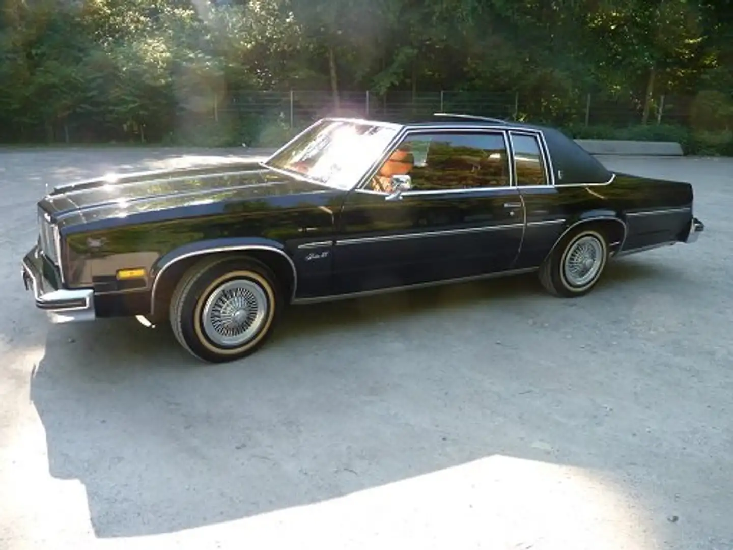 Oldsmobile Delta 88 Royale 2-Door-Coupe Siyah - 2