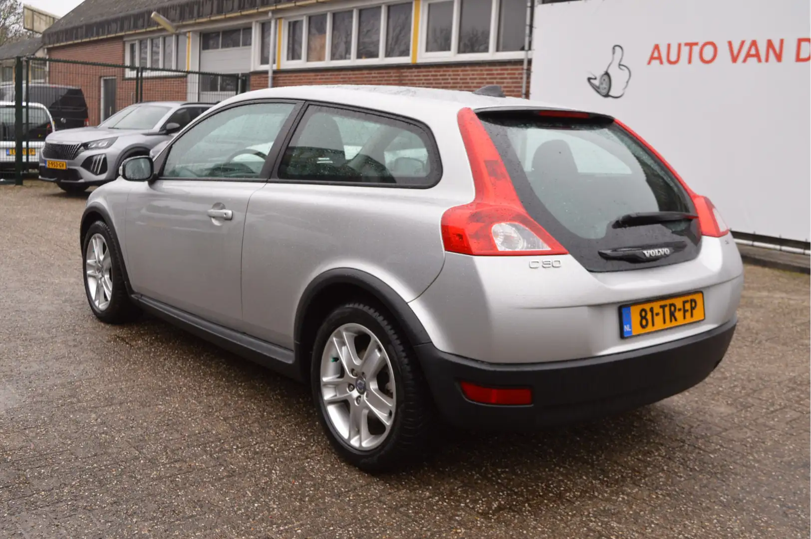 Volvo C30 2.0 Momentum NL-auto / 2e Eigenaar / Clima Grau - 2