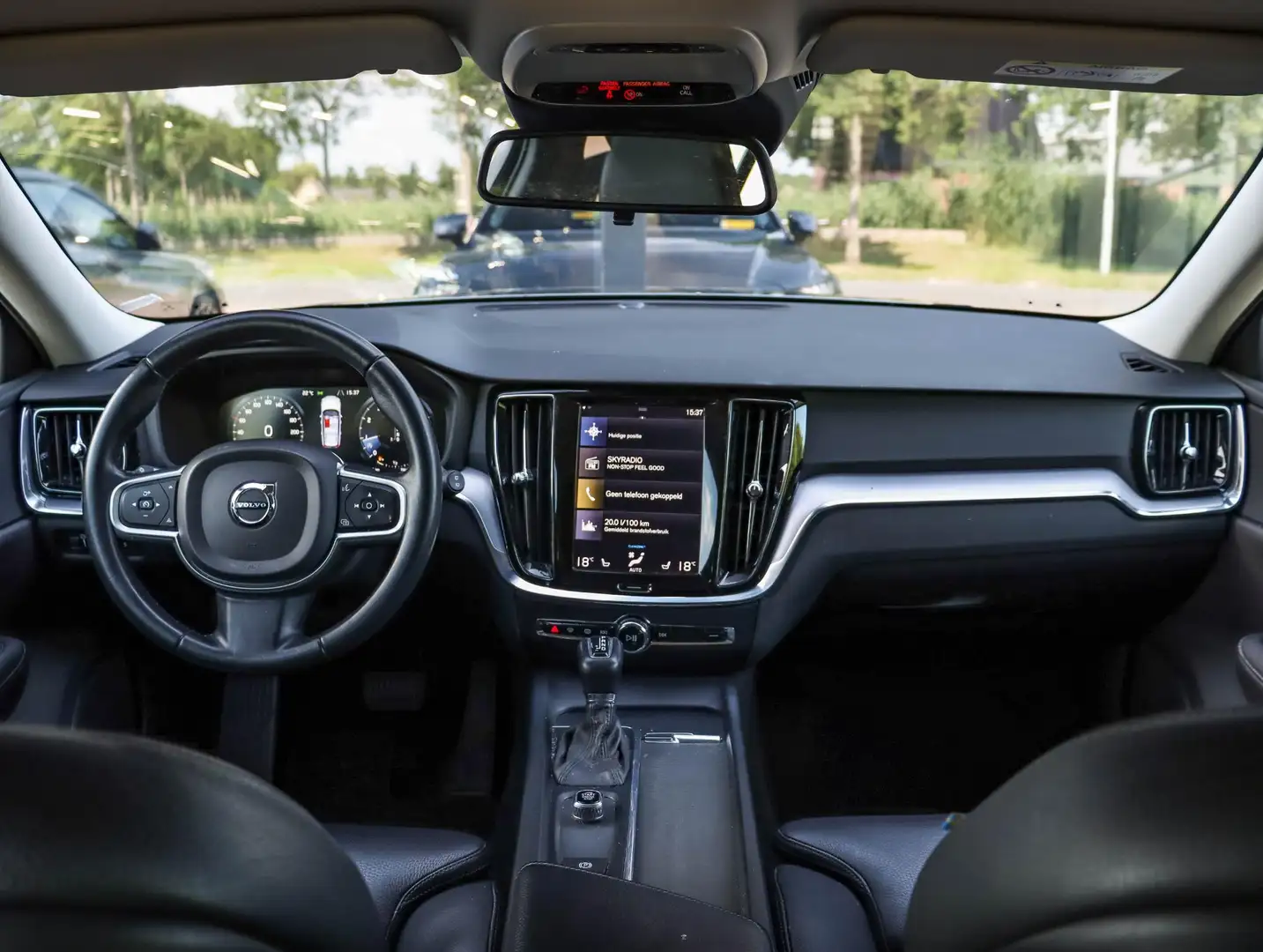 Volvo V60 2.0 T5 Momentum 250PK | Trekhaak | Leder Grau - 2