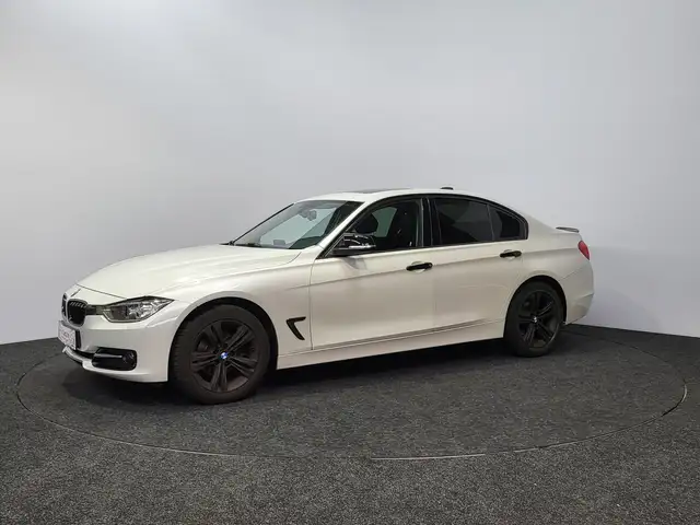 BMW 318 d Sport Line ~ Navi ~ Xenon ~ Schuifdak ~ Leder