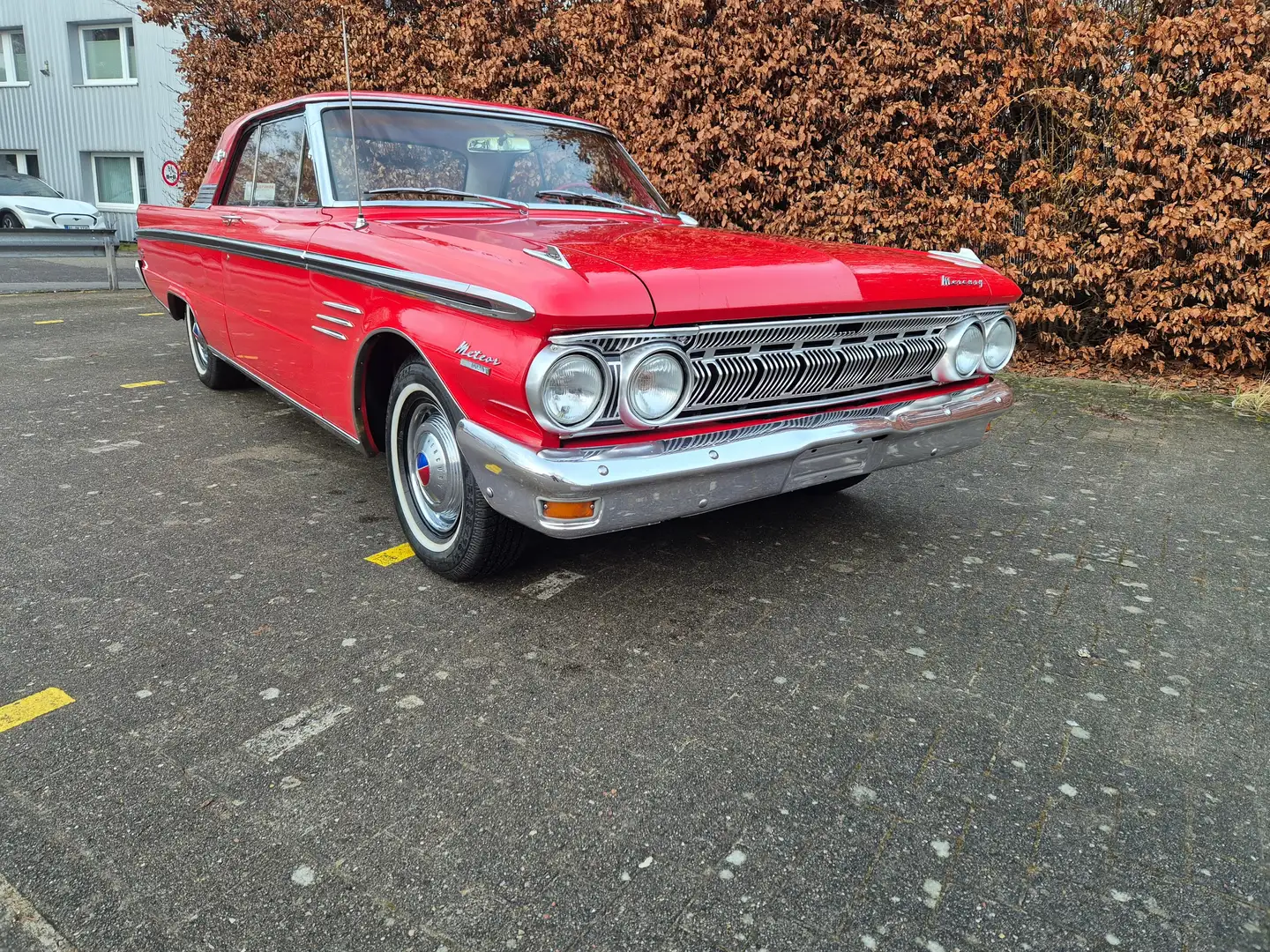 Mercury Meteor S33 Costum Červená - 2