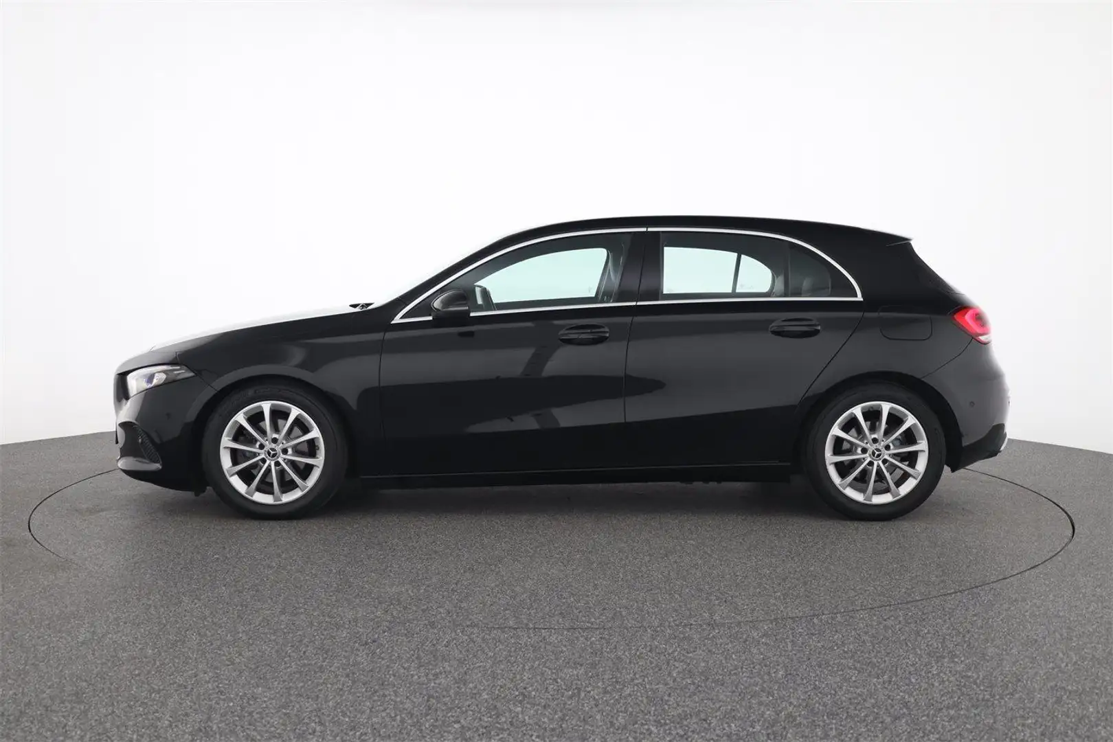 Mercedes-Benz A 180 d MBUX Navi SHZ Parkpaket Kamera Schwarz - 2
