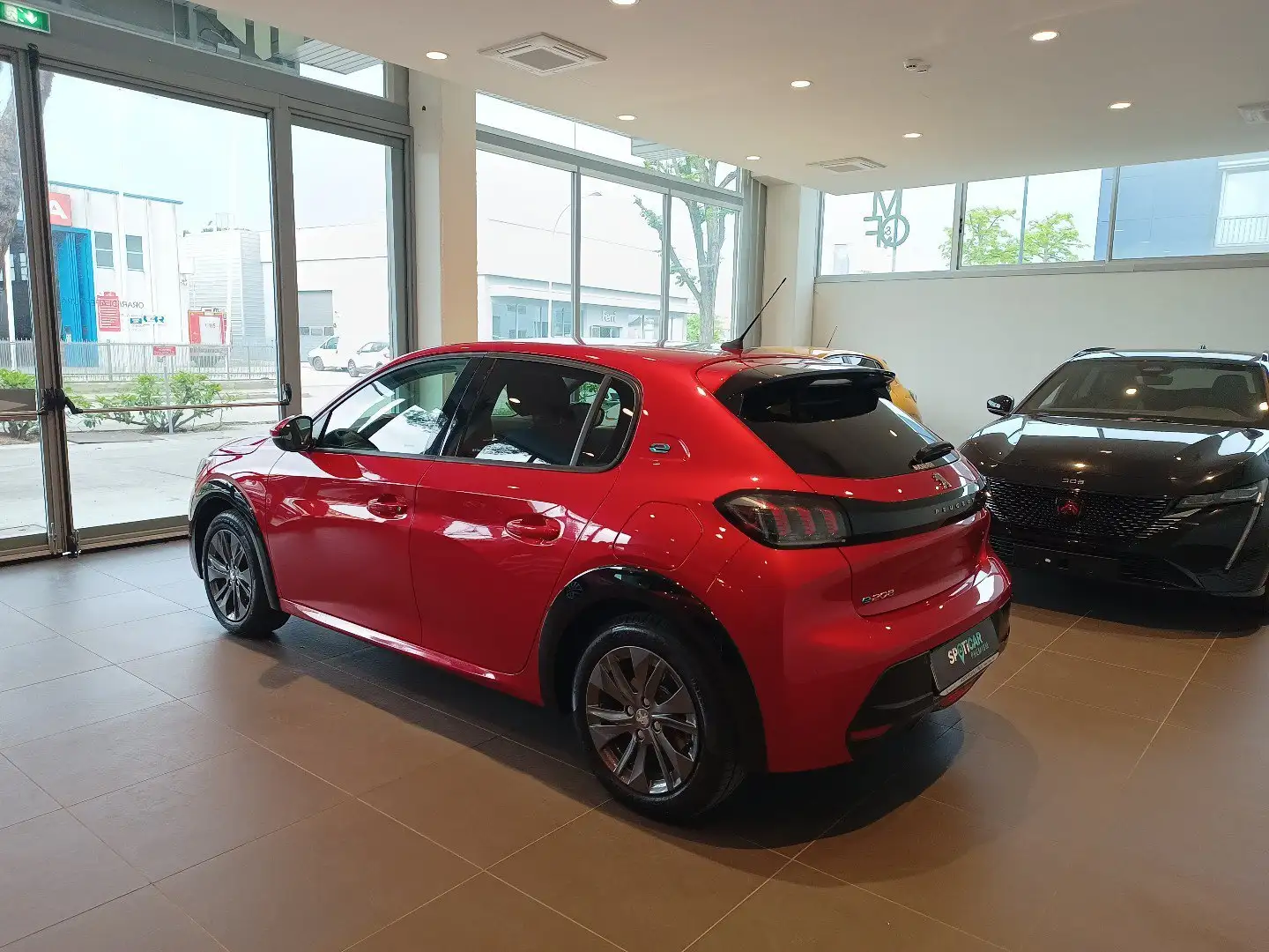 Peugeot 208 e- Allure Pack 100kW Rosso - 2