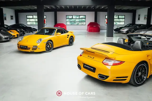 Porsche 911 997.2 Turbo S Cab. PDK - Speed Yellow - 1 of 301