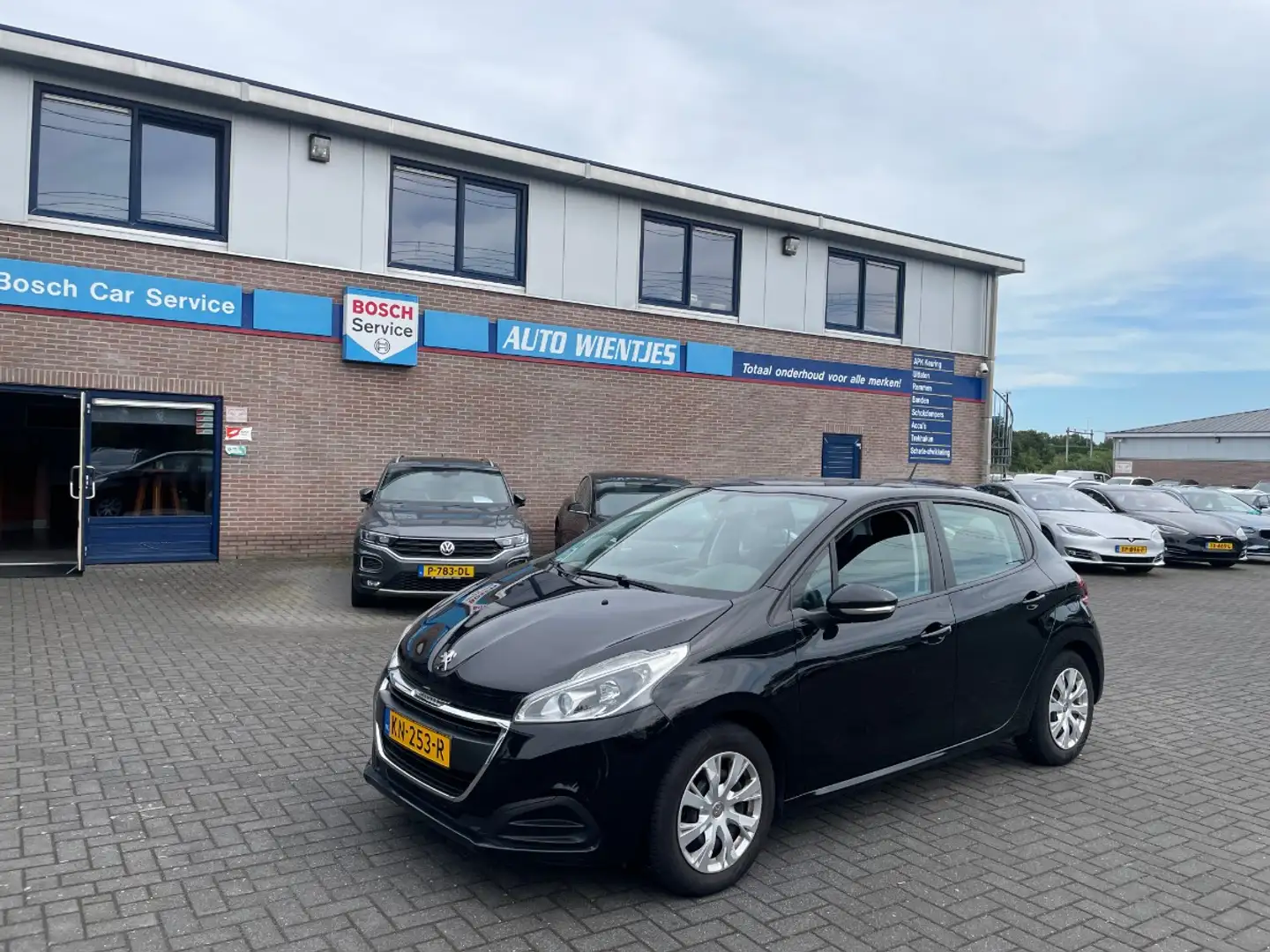 Peugeot 208 1.2 PureTech | Active 5-Drs | Airco | Navi Zwart - 2