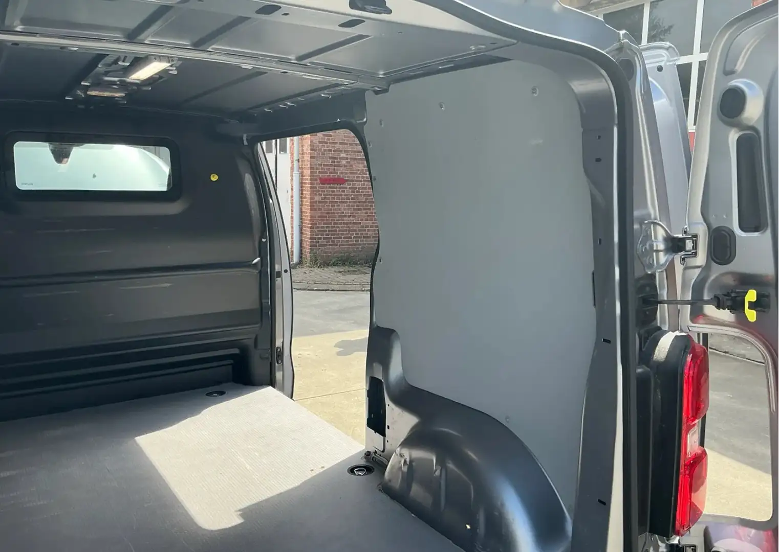 Opel Vivaro Vivaro 2.0 D Cargo L EHZ Edition Grijs - 2