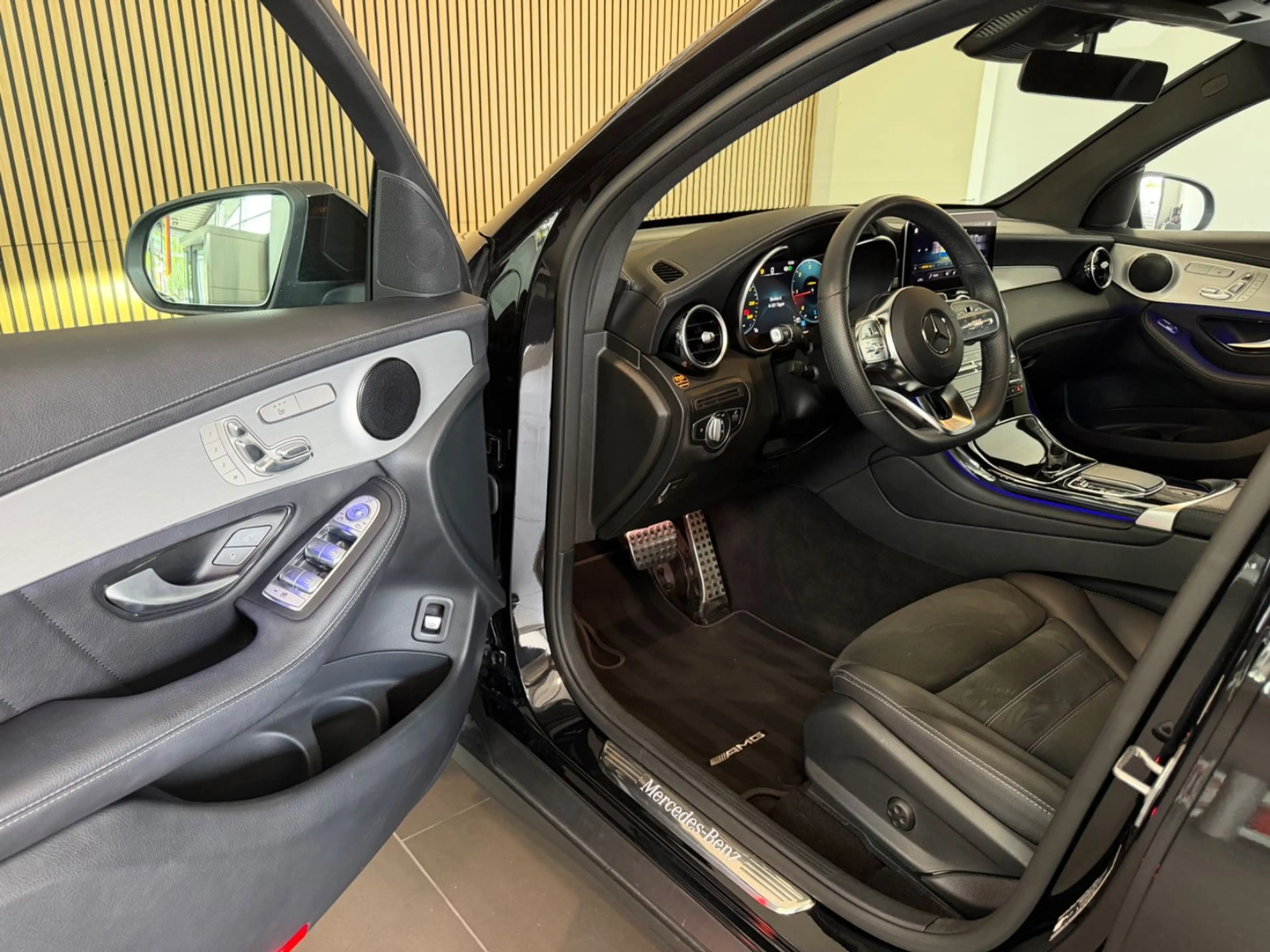 Mercedes-Benz GLC 400 GLC400d Coupé *AMG/PANO/STD.-HZG./AHK/360°/VOLL* — photo 9