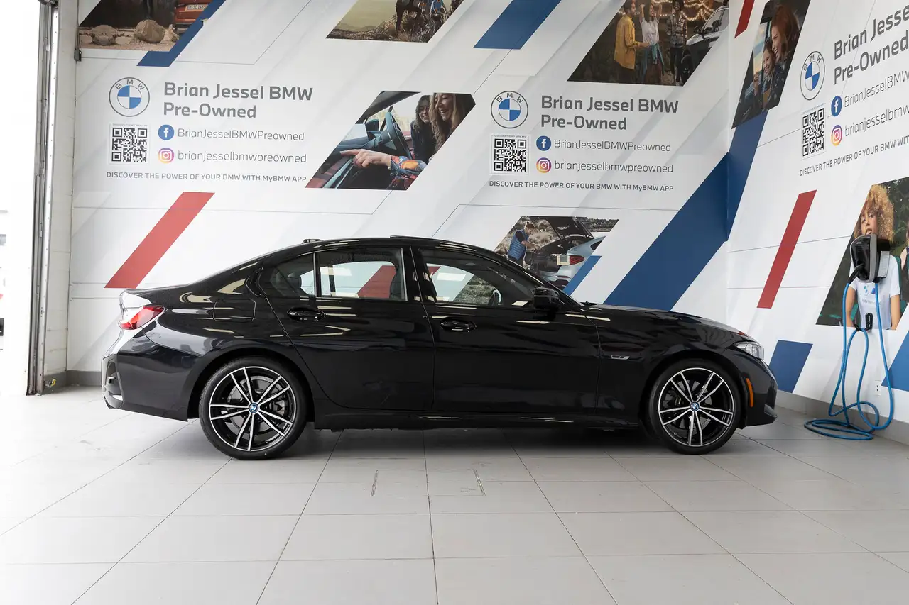 BMW 3 Series снимка BMW 3 Series