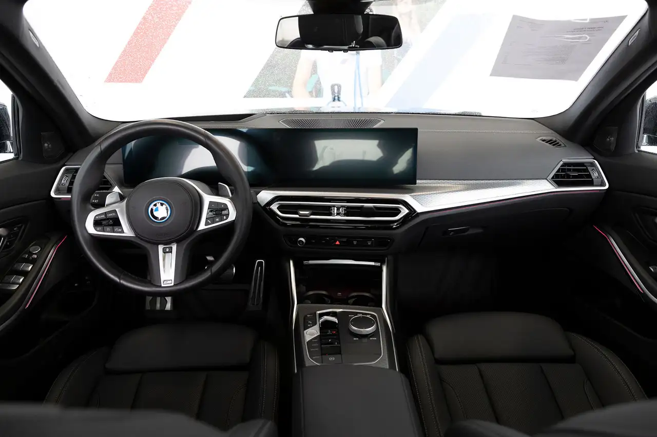 BMW 3 Series снимка BMW 3 Series