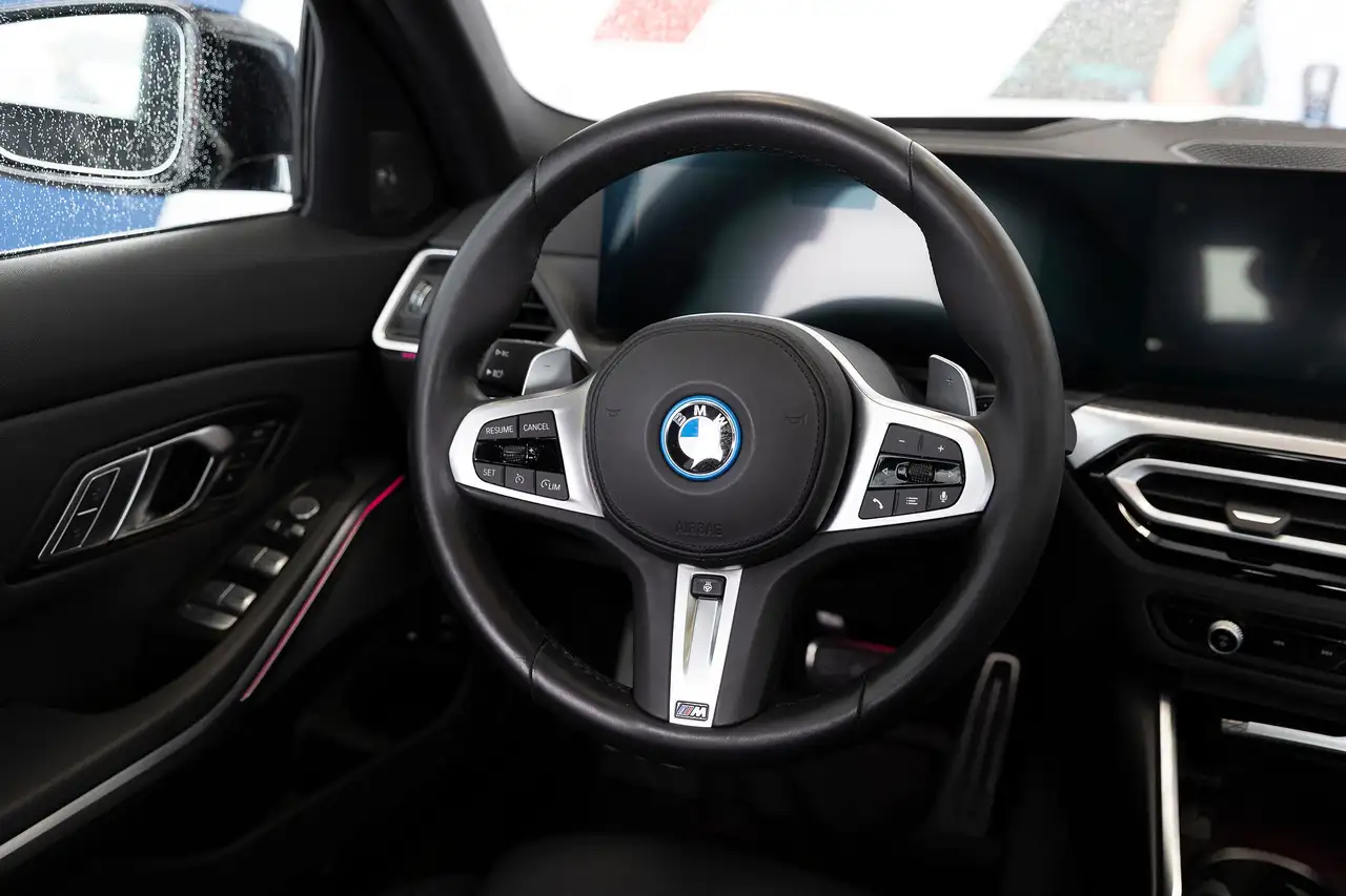 BMW 3 Series снимка BMW 3 Series