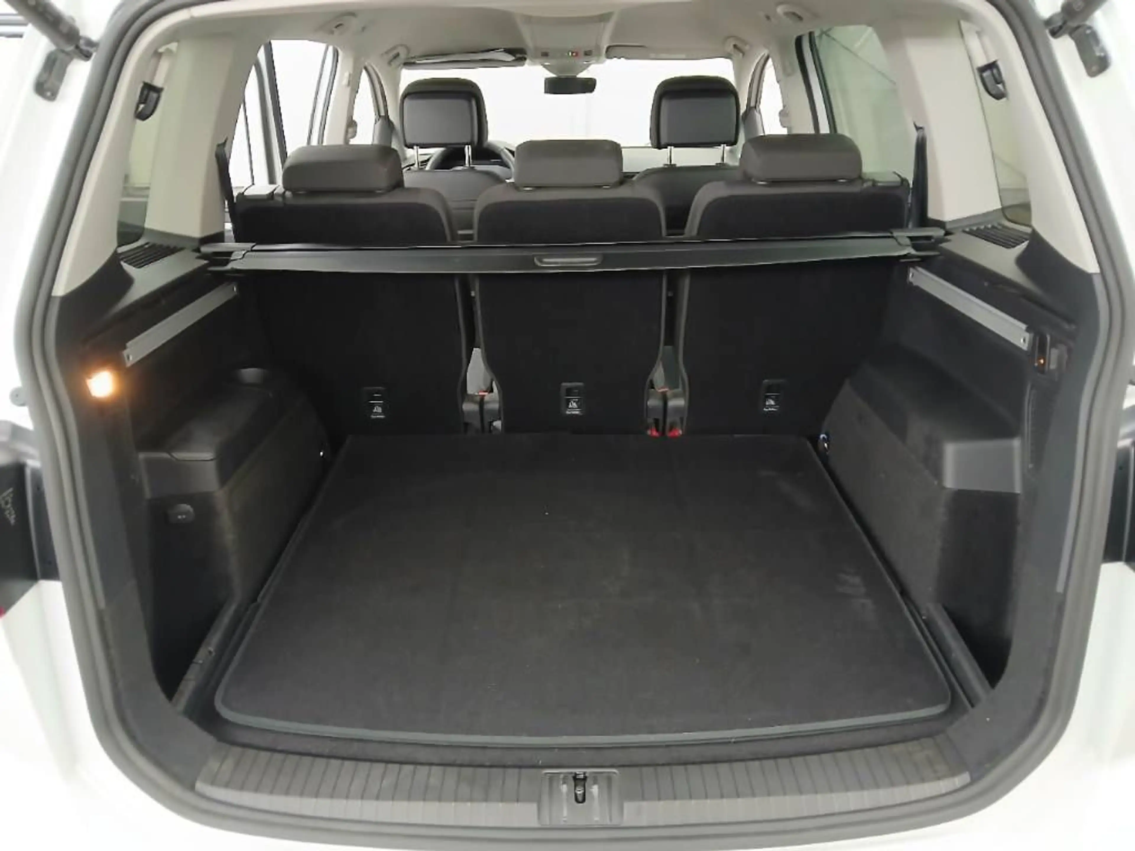 Volkswagen Touran Business AHK DYNAUDIO STHZ LHZ ActiveLigh — photo 8