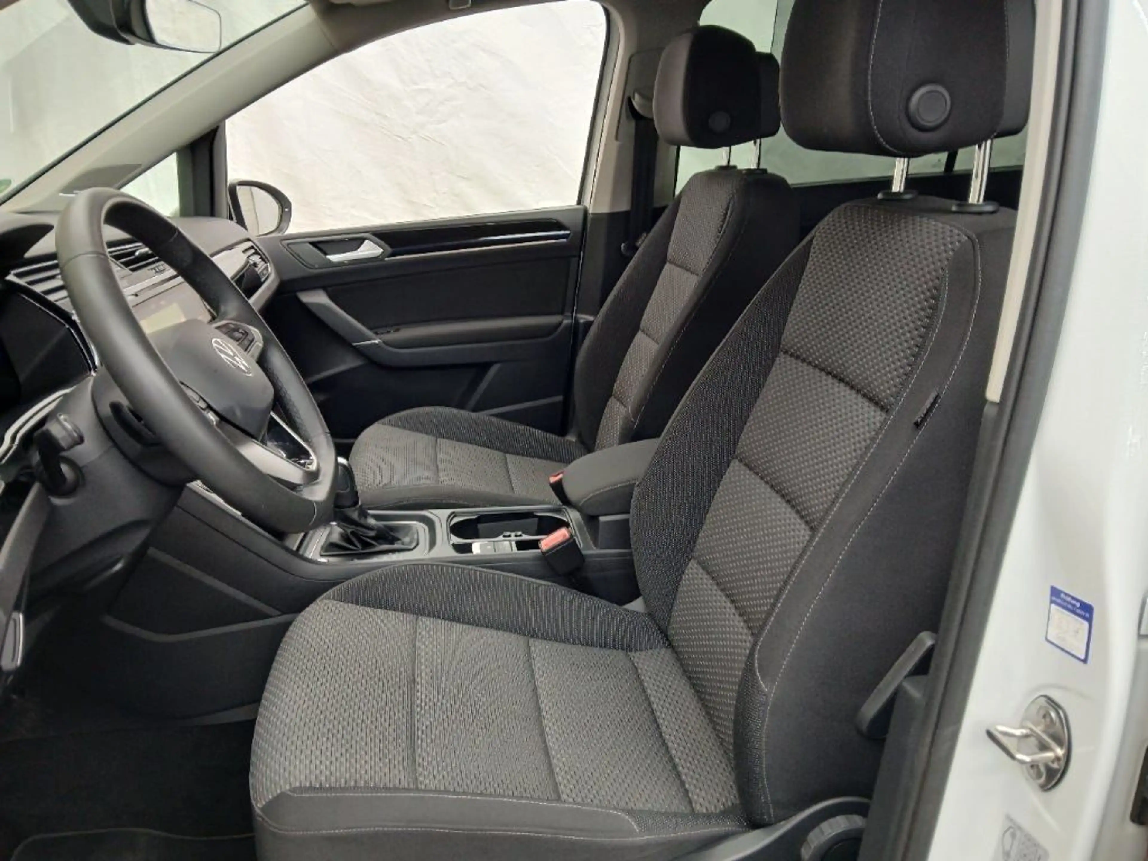 Volkswagen Touran Business AHK DYNAUDIO STHZ LHZ ActiveLigh — photo 11