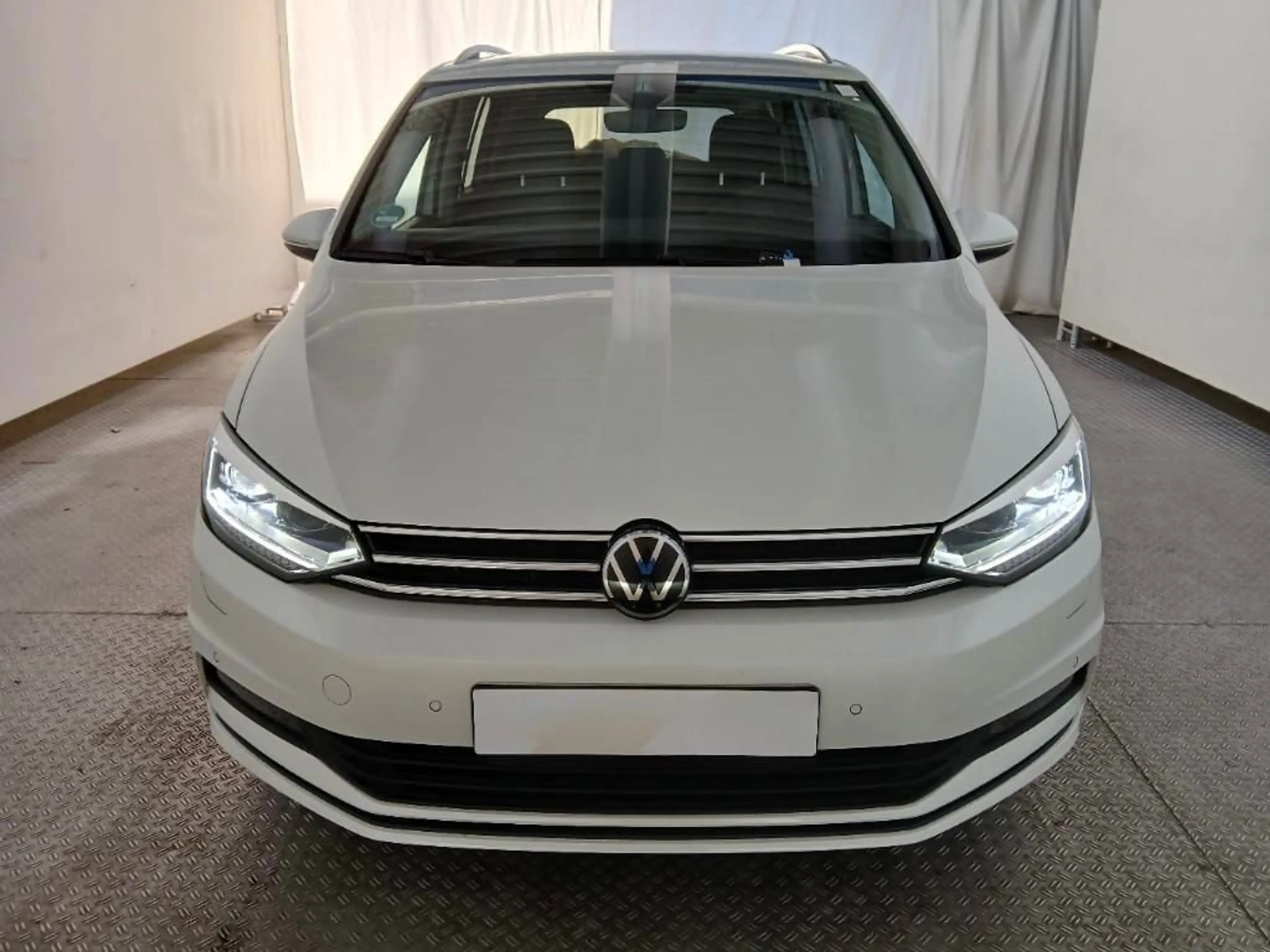 Volkswagen Touran Business AHK DYNAUDIO STHZ LHZ ActiveLigh — photo 3