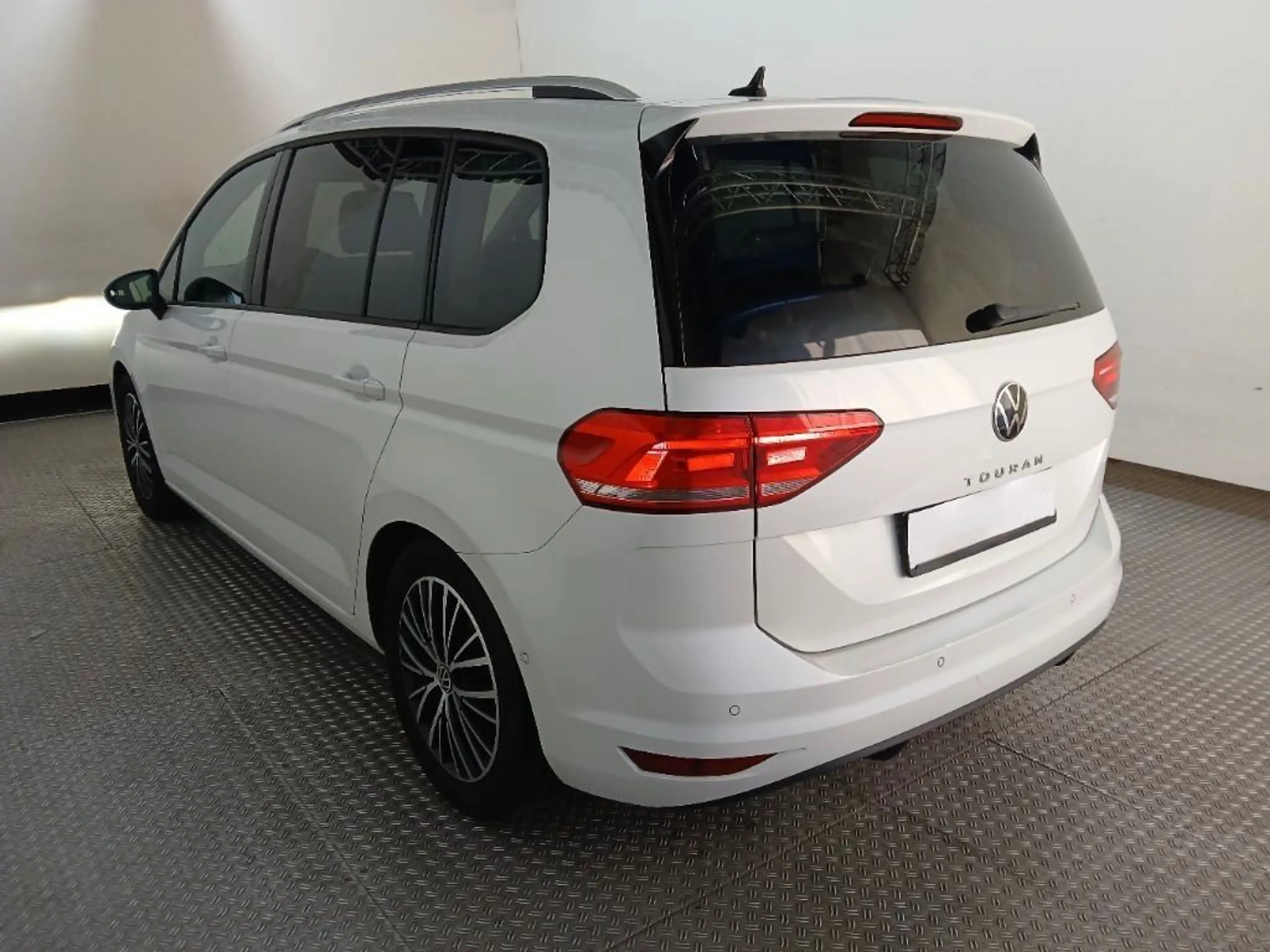 Volkswagen Touran Business AHK DYNAUDIO STHZ LHZ ActiveLigh — photo 5