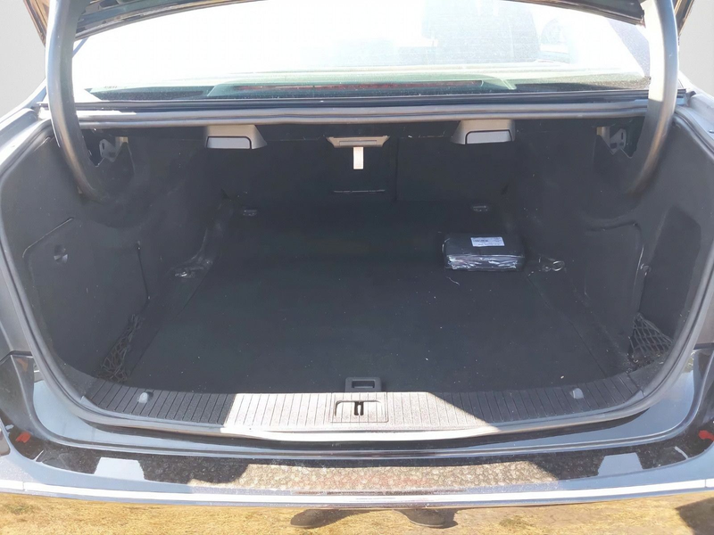 Mercedes-Benz E 220 CDI NAVI*XENON*SHZ*LED*PDC*LEDER*TEMPOMAT! — photo 8
