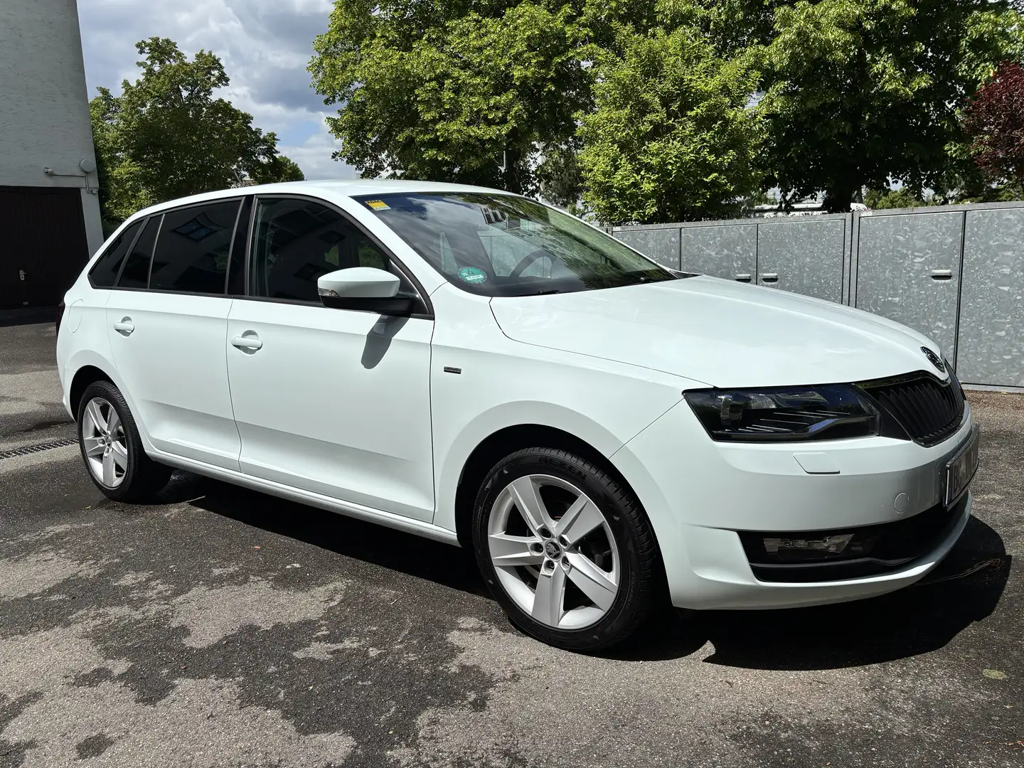 Skoda Rapid/Spaceback Sondermodell Drive - Klimaauto./ Alufelgen Weiß - 2
