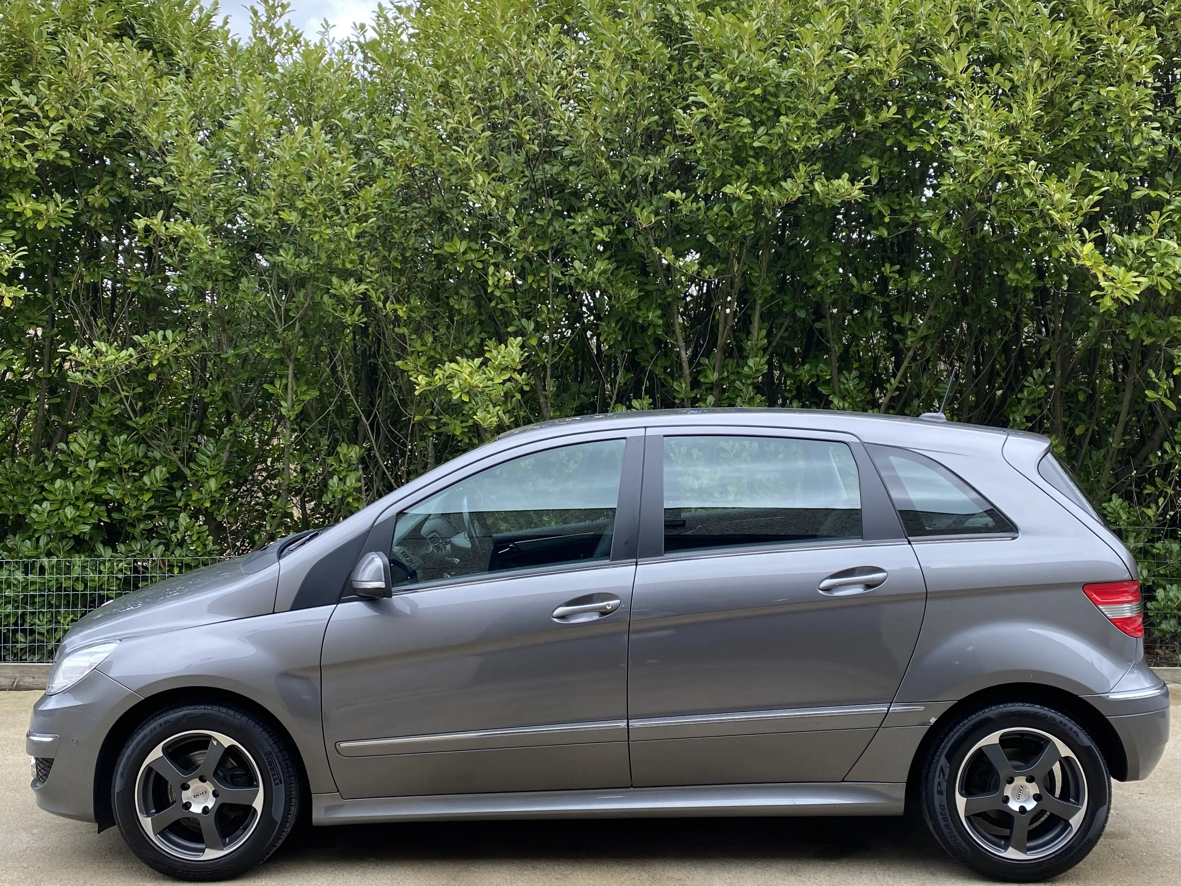Mercedes-Benz B 160 1.5i BOITE AUTO /CLIM / NAVI / CARNET / GARANTIE! — photo 2