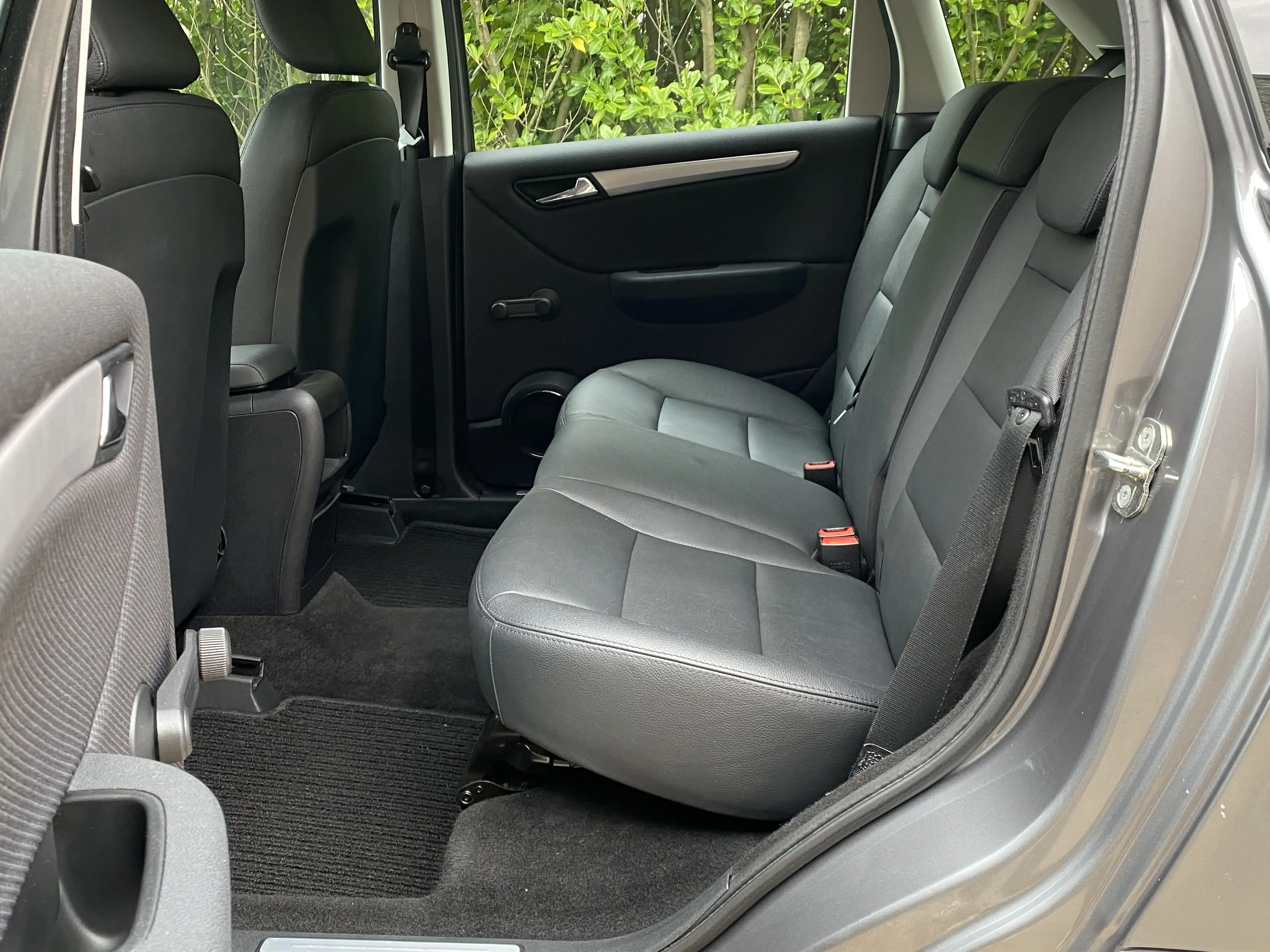 Mercedes-Benz B 160 1.5i BOITE AUTO /CLIM / NAVI / CARNET / GARANTIE! — photo 8