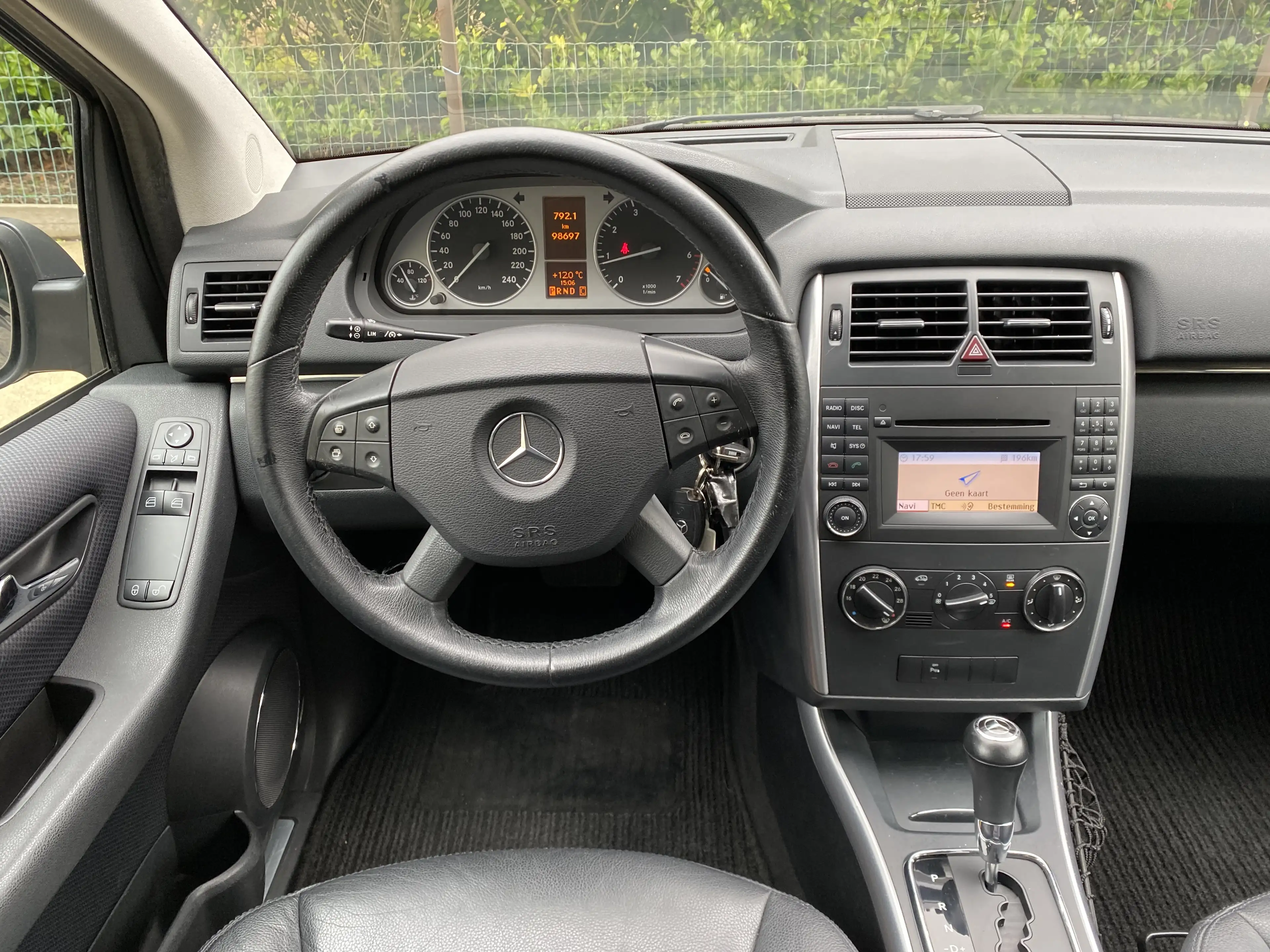 Mercedes-Benz B 160 1.5i BOITE AUTO /CLIM / NAVI / CARNET / GARANTIE! — photo 12