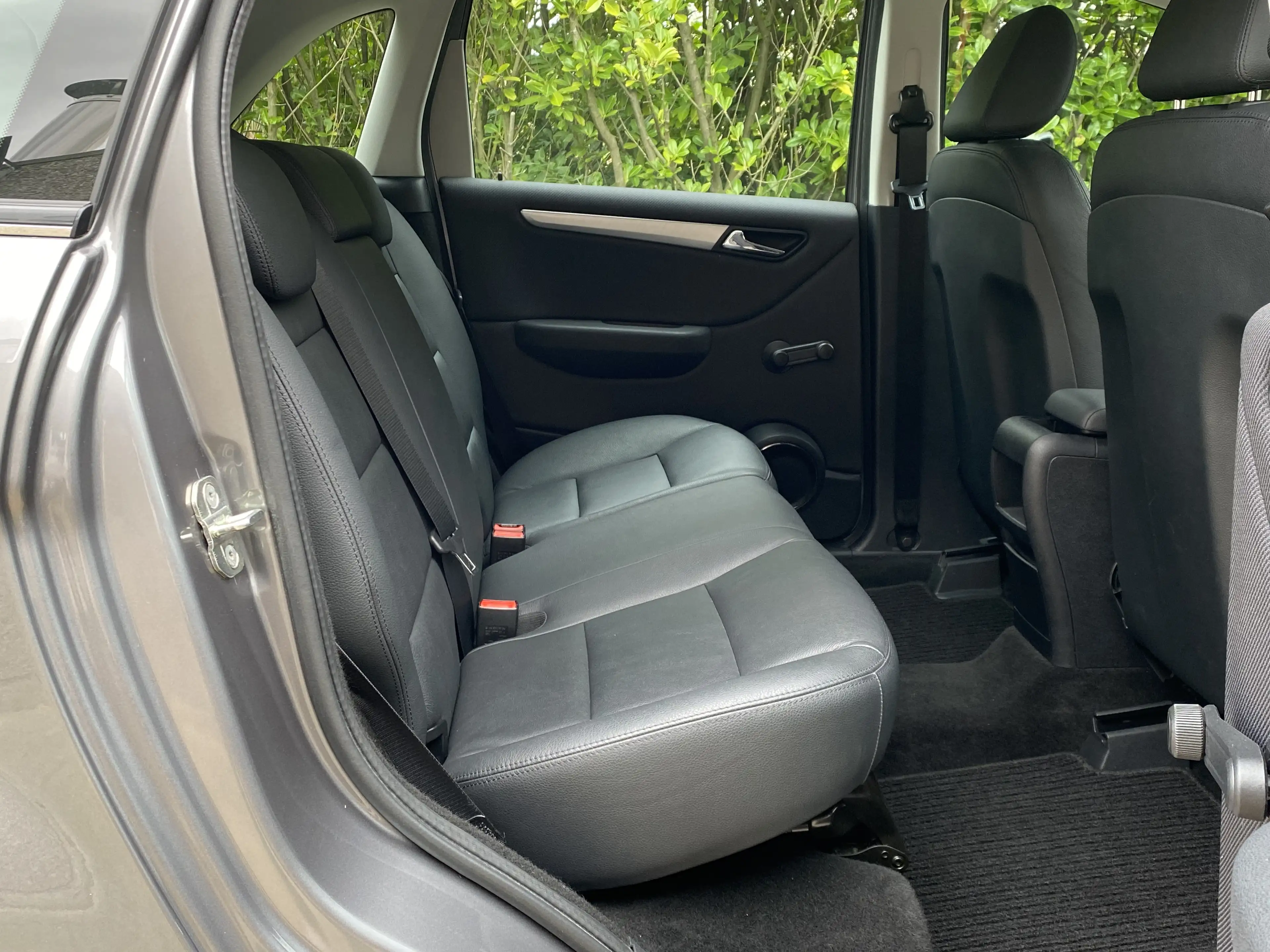 Mercedes-Benz B 160 1.5i BOITE AUTO /CLIM / NAVI / CARNET / GARANTIE! — photo 11