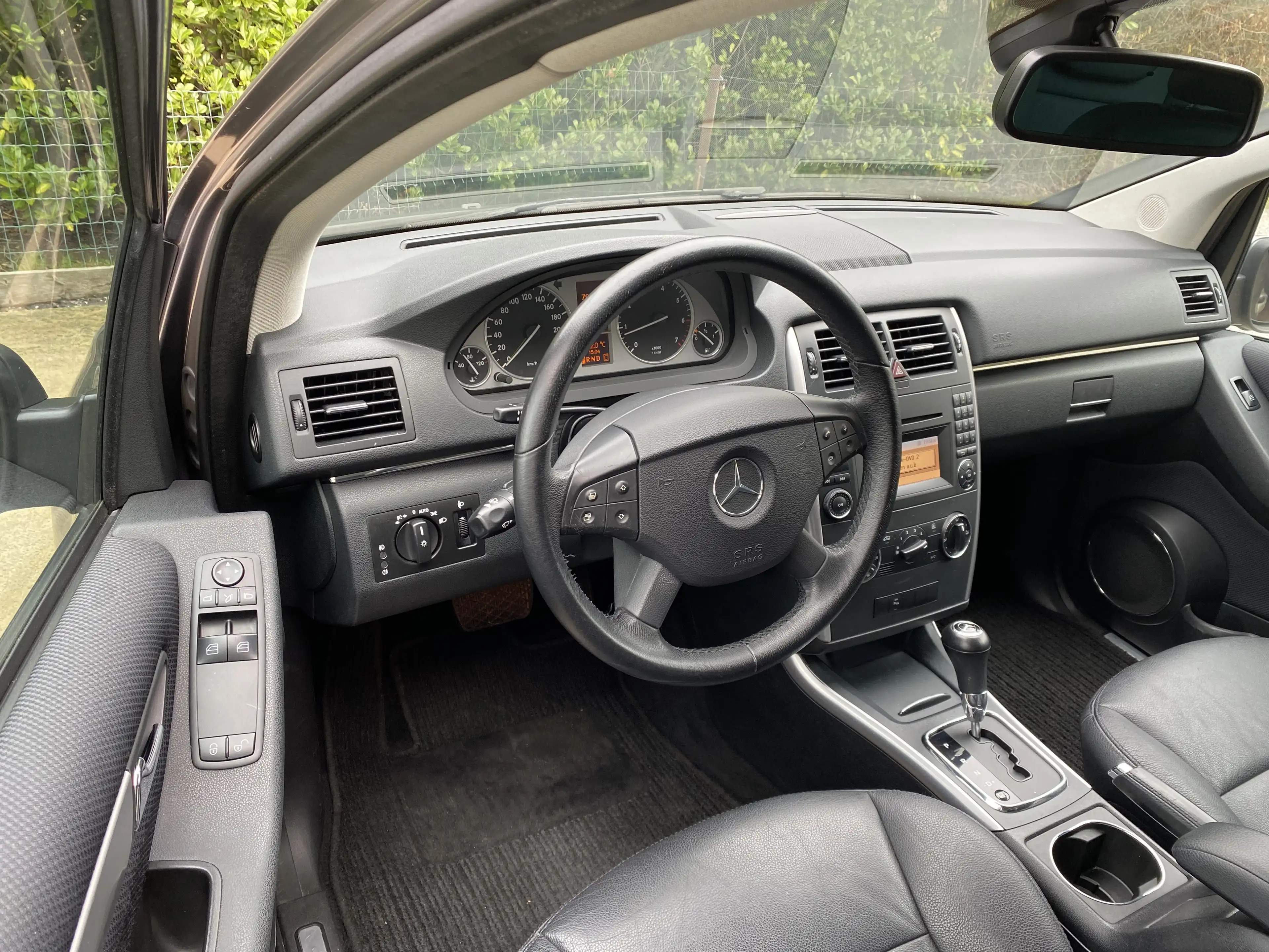 Mercedes-Benz B 160 1.5i BOITE AUTO /CLIM / NAVI / CARNET / GARANTIE! — photo 9