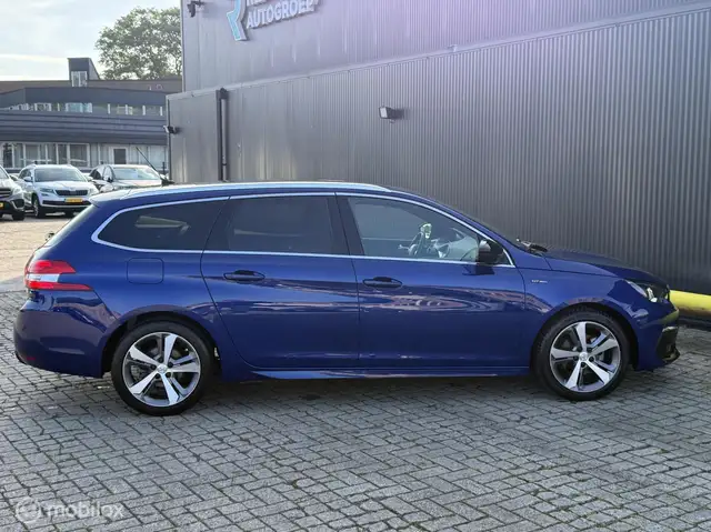 Peugeot 308 view 9