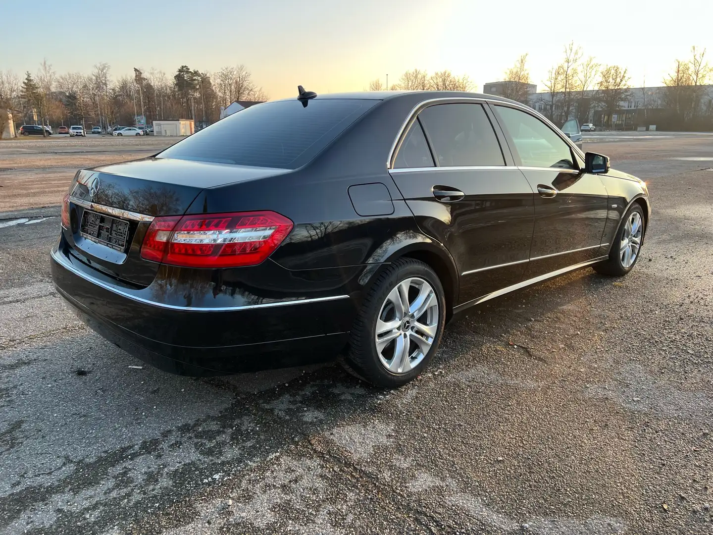 Mercedes-Benz E 220 CDI DPF BlueEFFICIENCY Automatik Avantgarde - 2