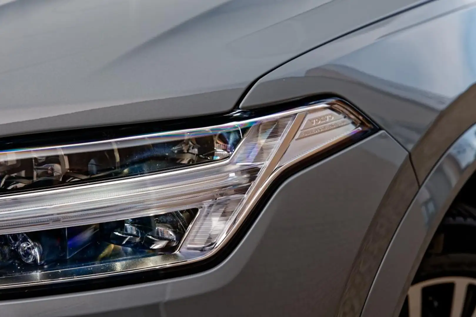 Volvo XC90 2.0 T8 LongRange Plus Dark Luchtvering, Panoramada Grigio - 2
