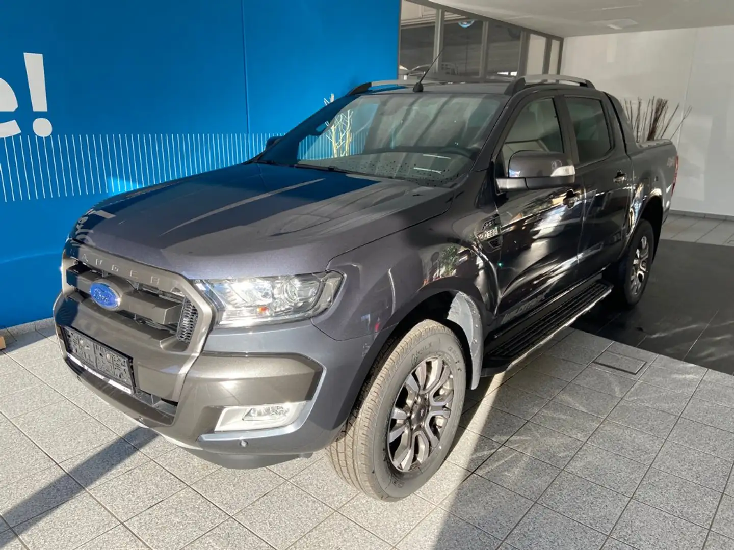 Ford Ranger Doppelkabine  Wildtrak 3,2 TDCi Aut. Grau - 2
