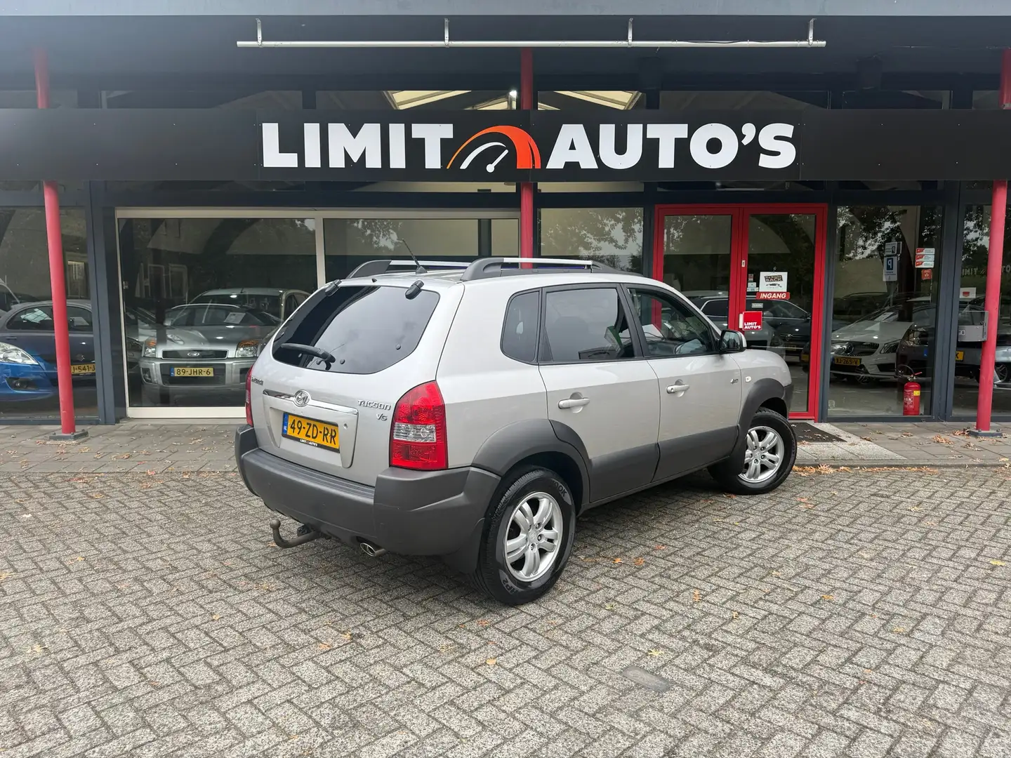 Hyundai TUCSON 2.7i V6 4WD Style/Aut/Climate/Cruise/Pdc/Leer/Open Grau - 2