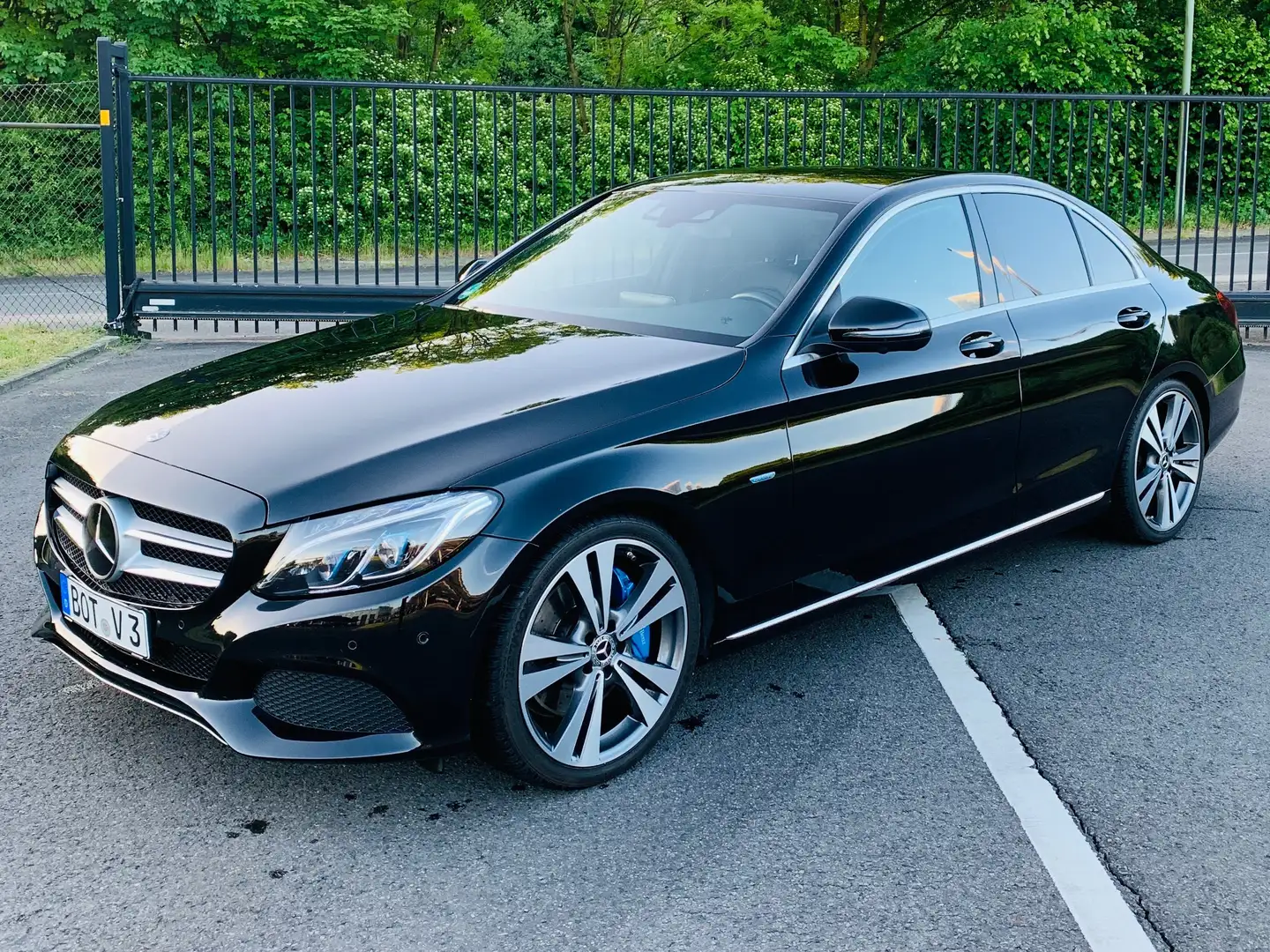 Mercedes-Benz C 350 C 350 e 7G-TRONIC Edition C crna - 1