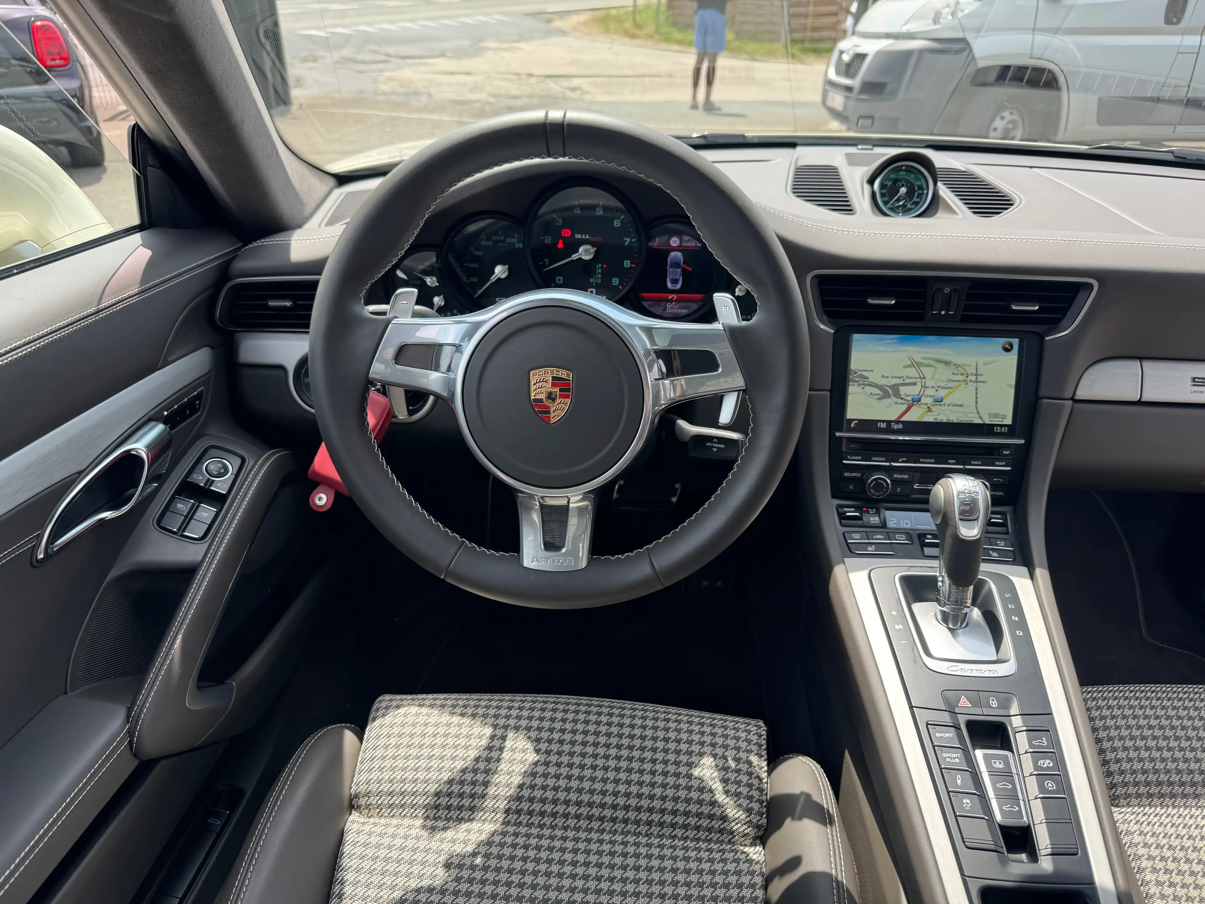 Porsche 911 991.1 Carrera S "50th Anniversary Edition" n°373/1963 — photo 10