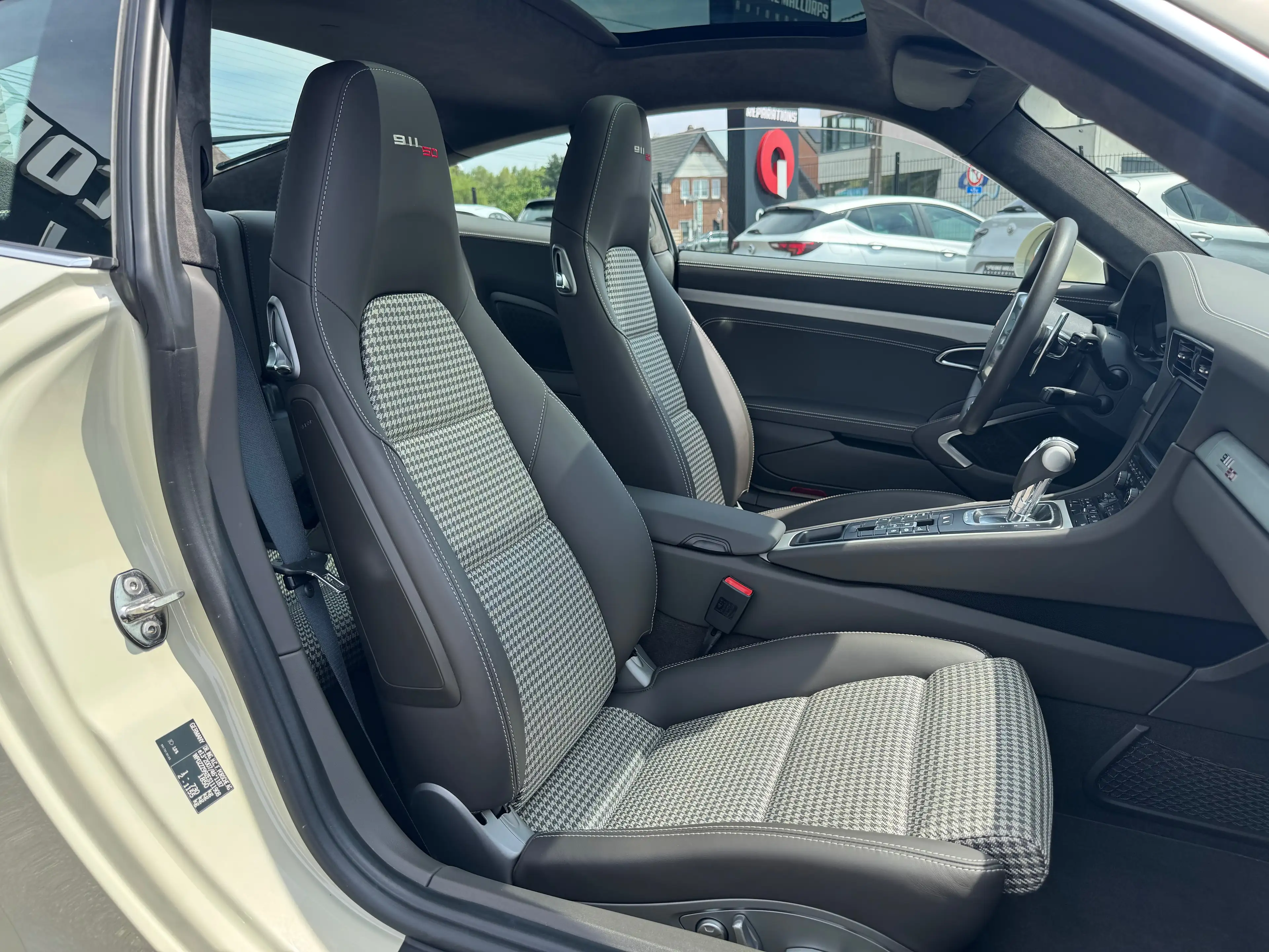 Porsche 911 991.1 Carrera S "50th Anniversary Edition" n°373/1963 — photo 8