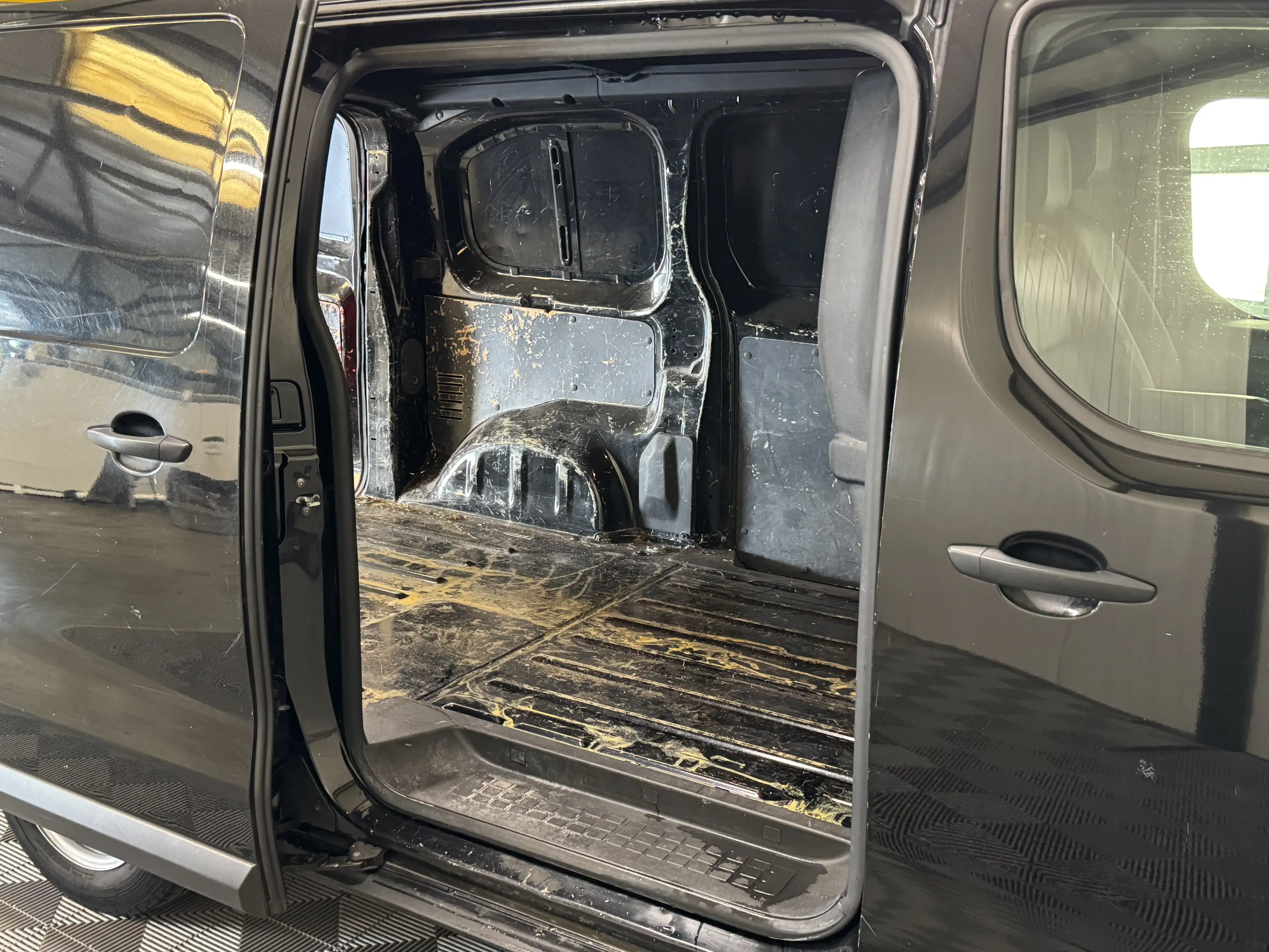 Peugeot Expert 1.6 BlueHDI 95 | Standard Premium 3-Pers | Airco | — photo 4