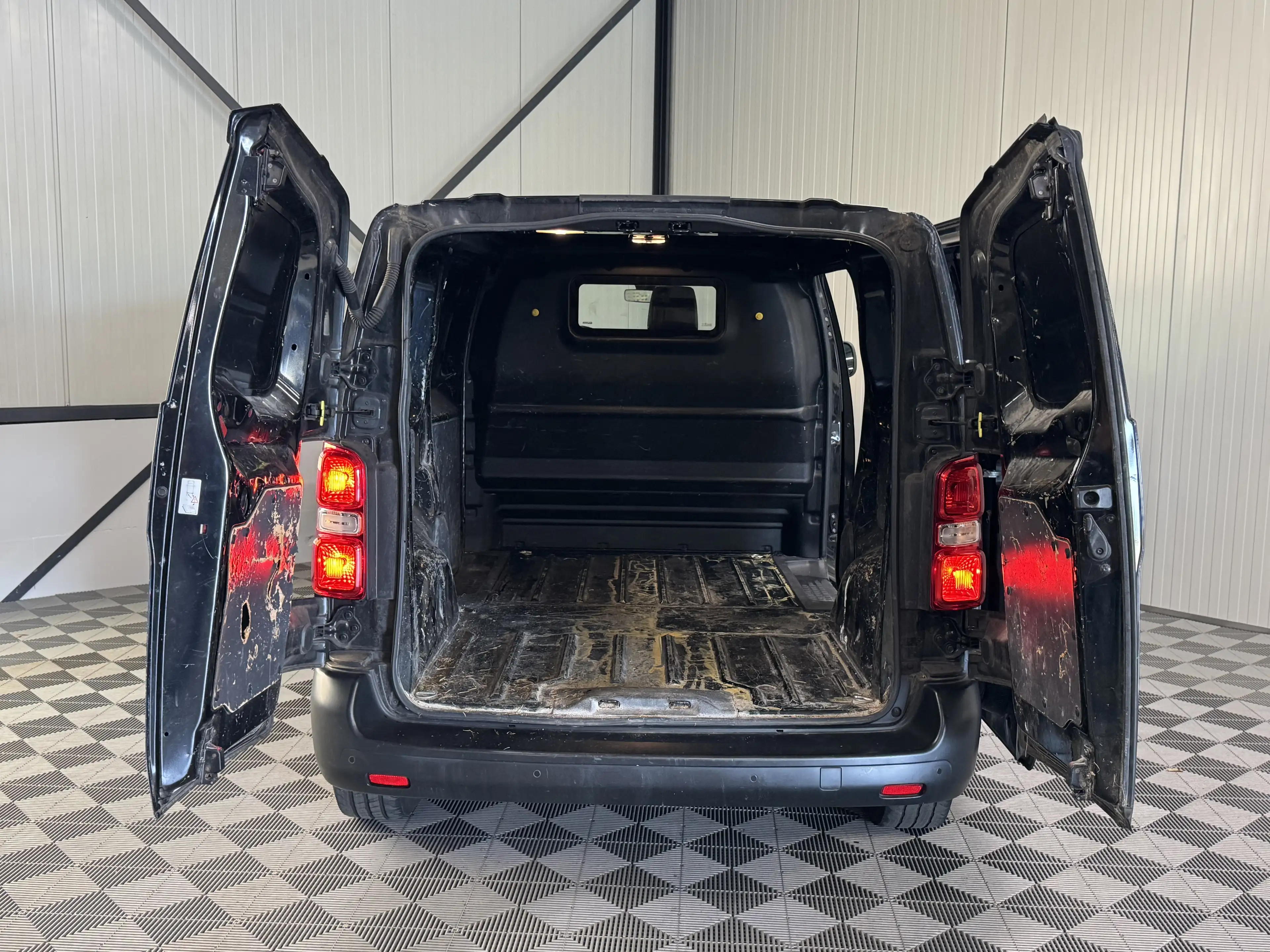 Peugeot Expert 1.6 BlueHDI 95 | Standard Premium 3-Pers | Airco | — photo 9