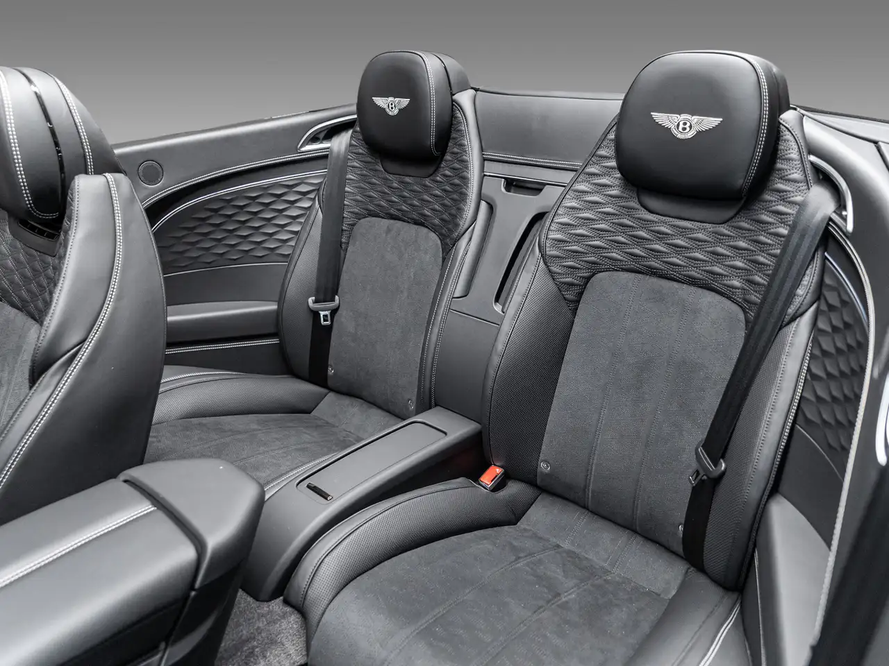 Bentley Continental GTC 2026 — фото 14