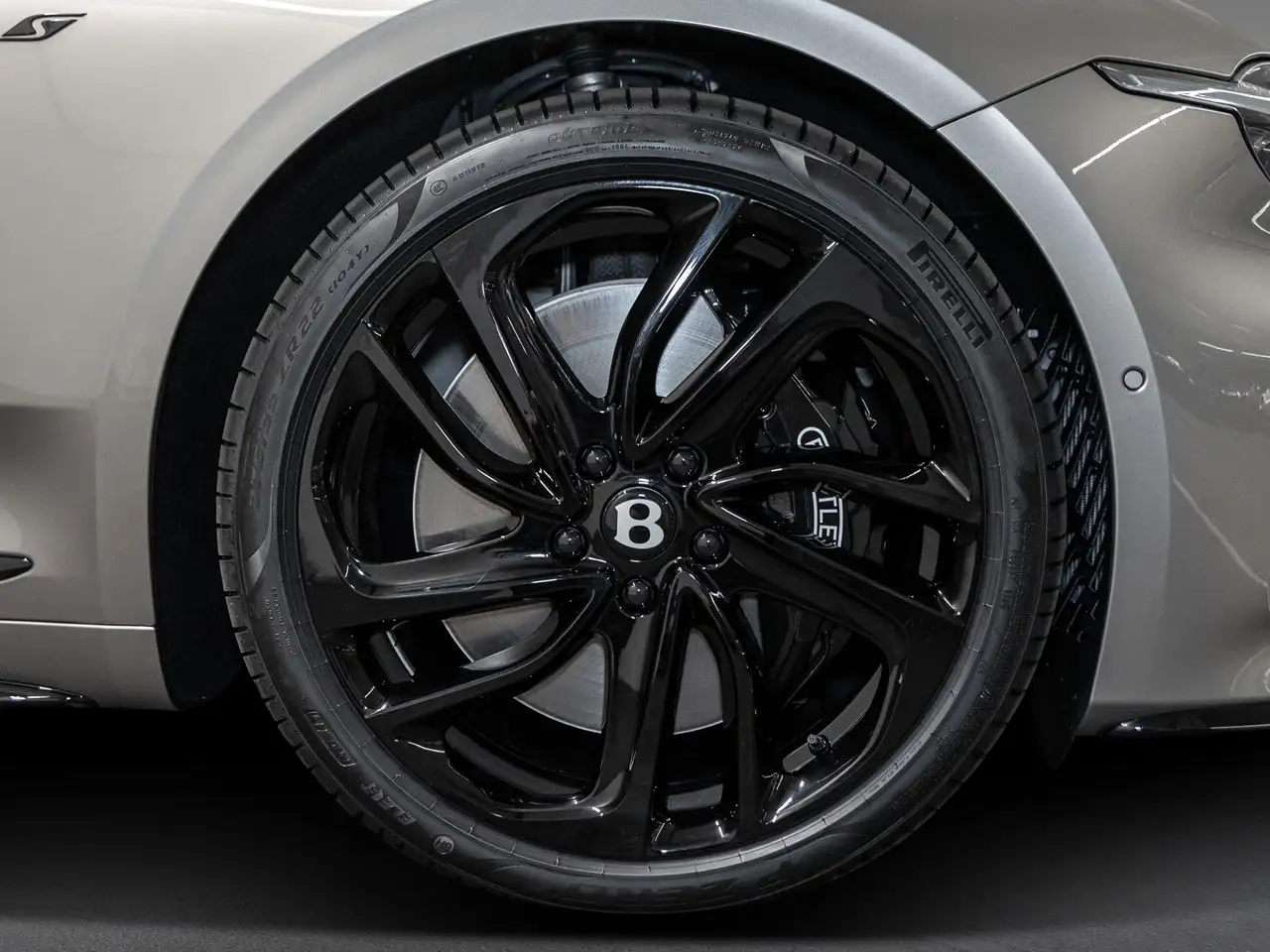 Bentley Continental GTC 2026 — фото 12
