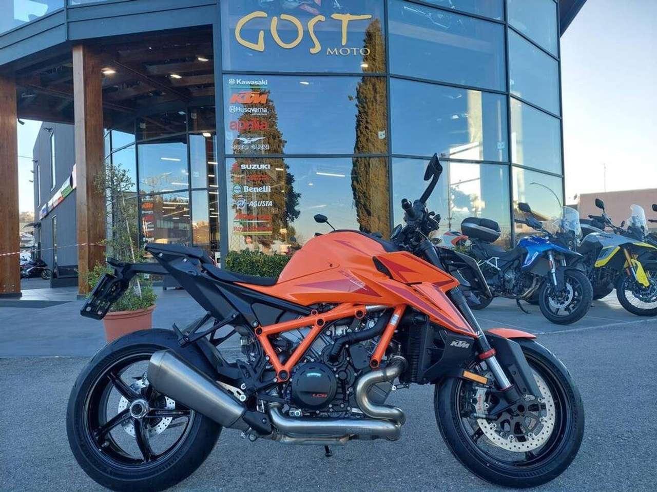 KTM 1390 Super Duke R R Orange