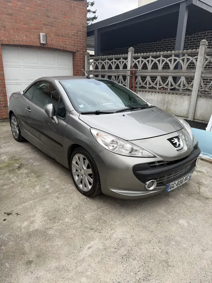 Peugeot 207 CC 1.6 HDi 16V 110ch FAP BLUE LION FÃ©li