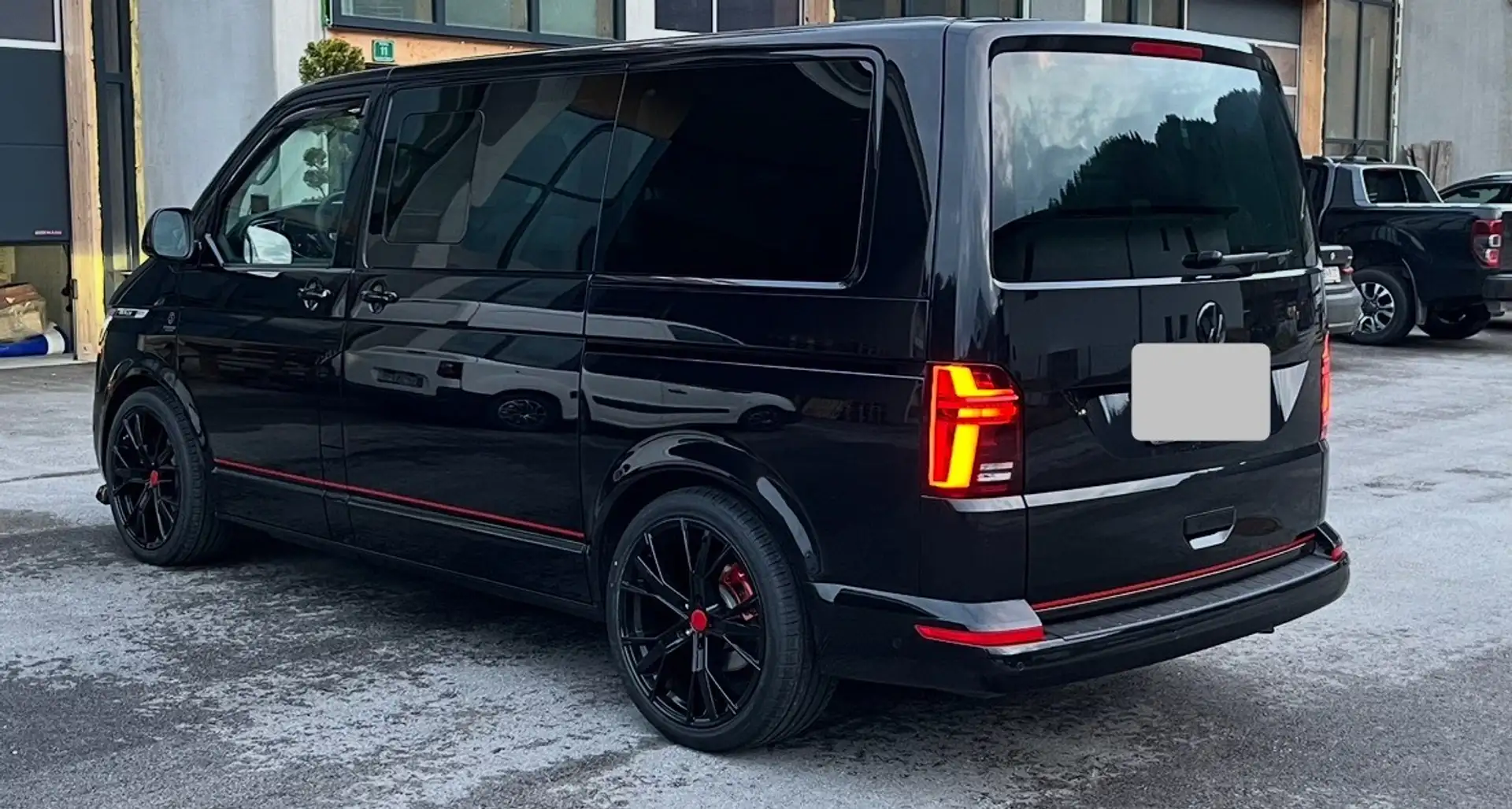 Volkswagen T6.1 Multivan Highline Negru - 2