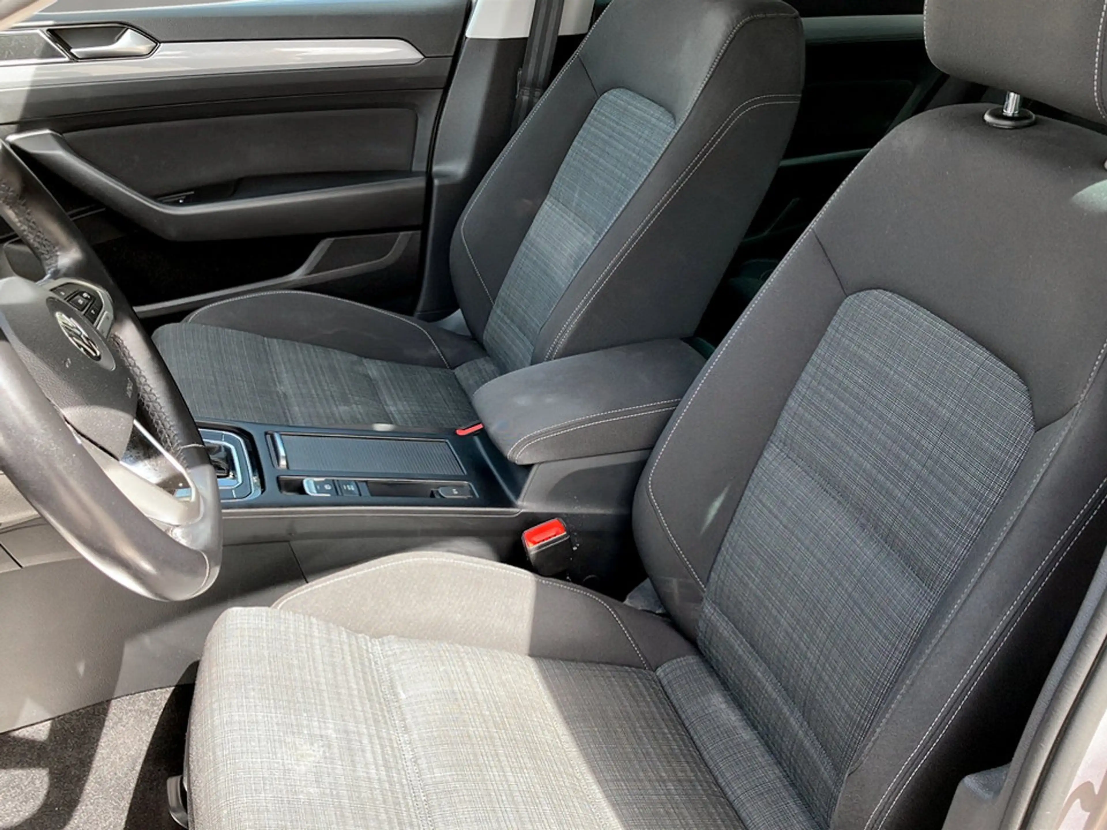 Volkswagen Passat Business TDI SCR DSG — photo 9