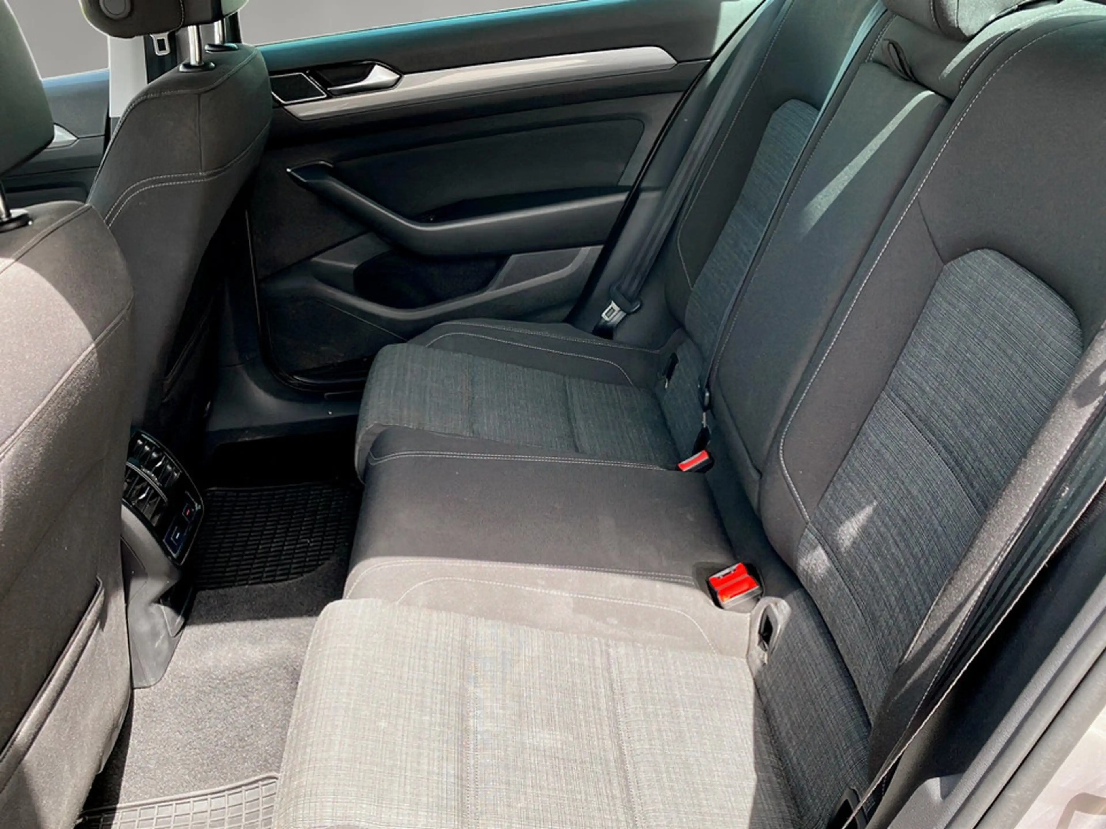 Volkswagen Passat Business TDI SCR DSG — photo 10