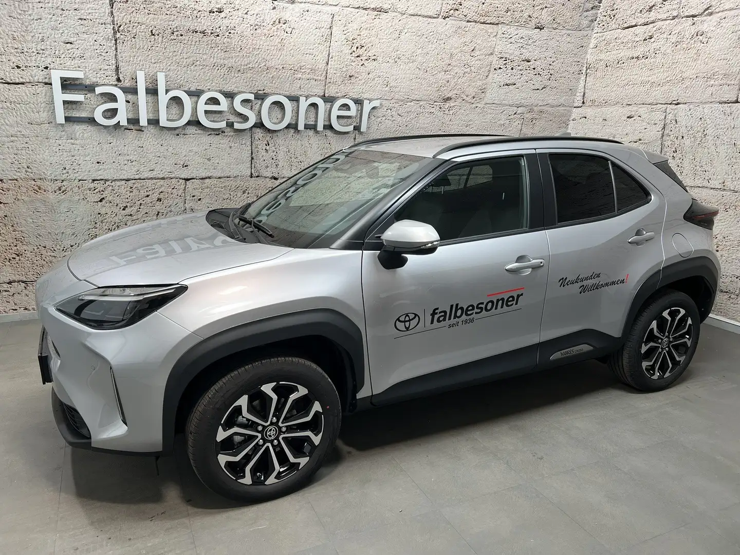 Toyota Yaris Cross 1,5 Hybrid Active Drive + Safety Paket Silber - 2