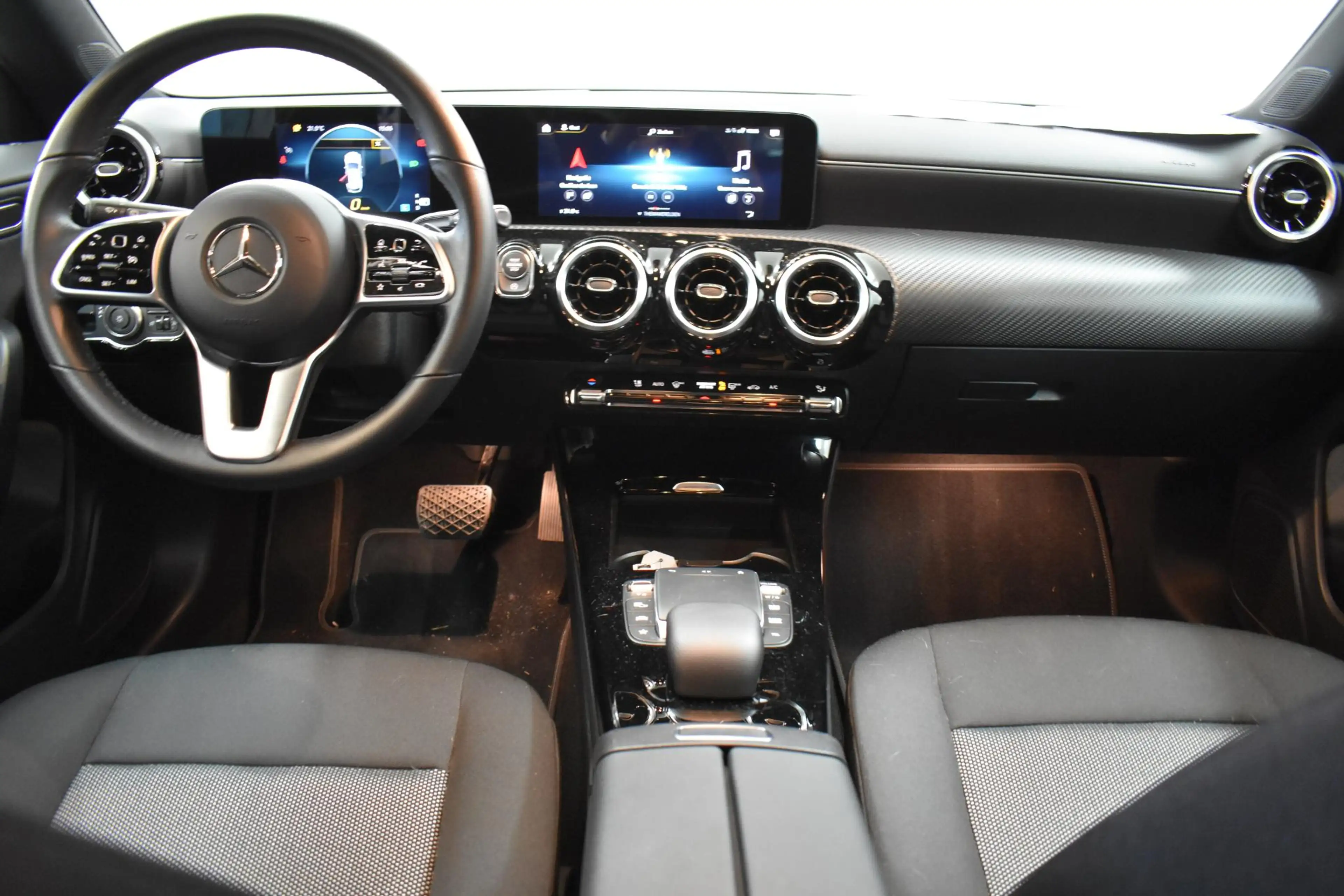 Mercedes-Benz CLA 180 Shooting Brake CLA d Shooting Brake — photo 10