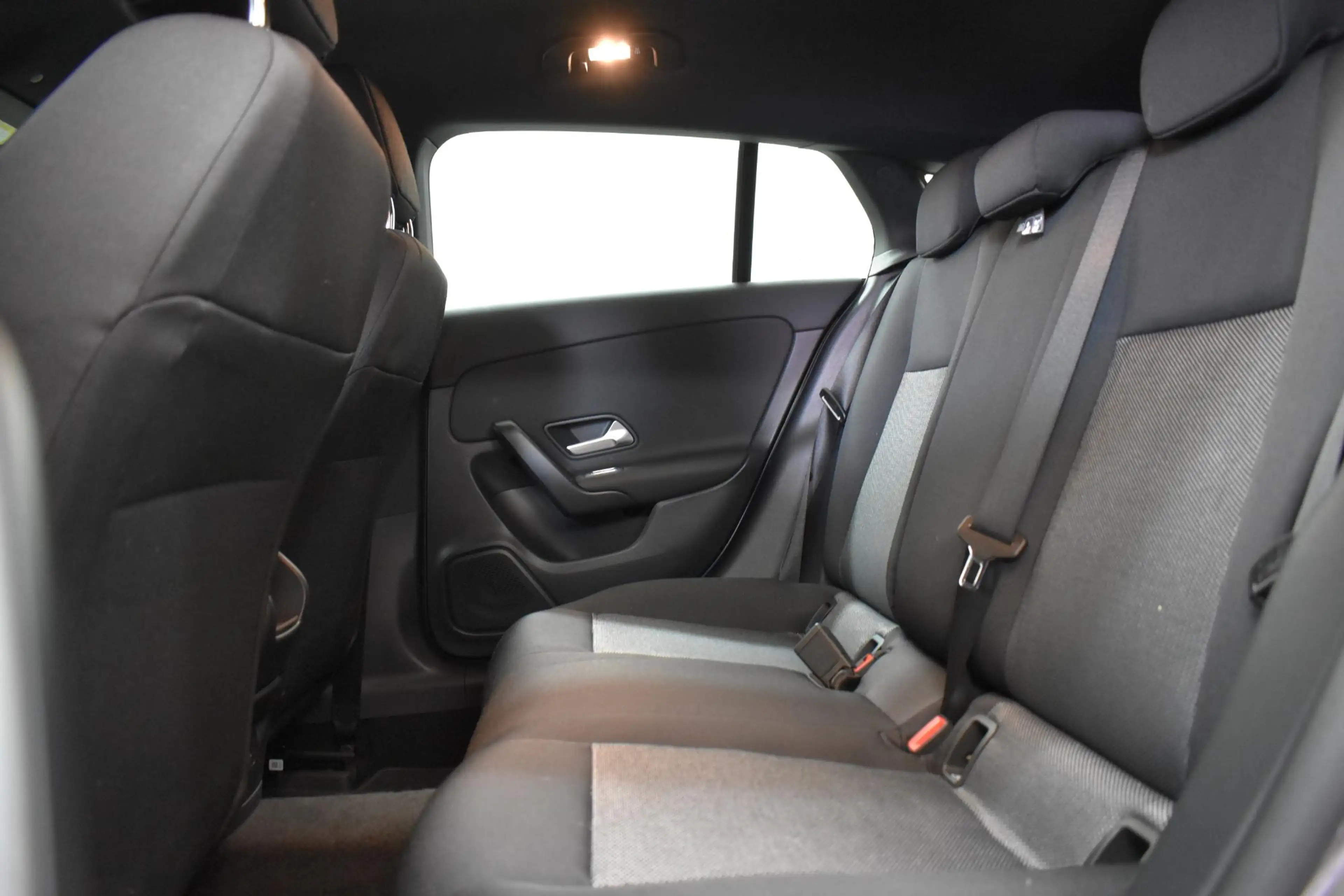 Mercedes-Benz CLA 180 Shooting Brake CLA d Shooting Brake — photo 9