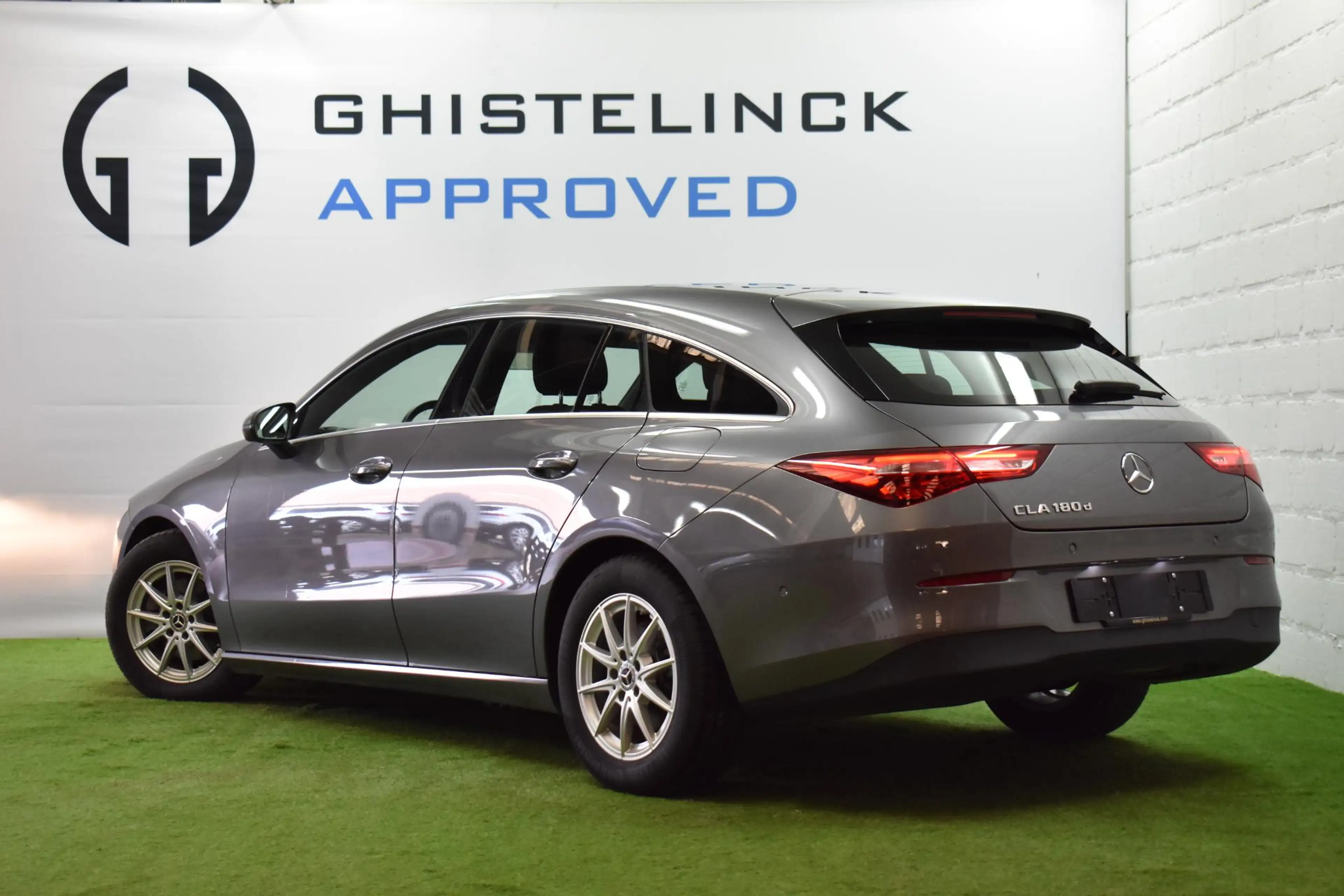 Mercedes-Benz CLA 180 Shooting Brake CLA d Shooting Brake — photo 8